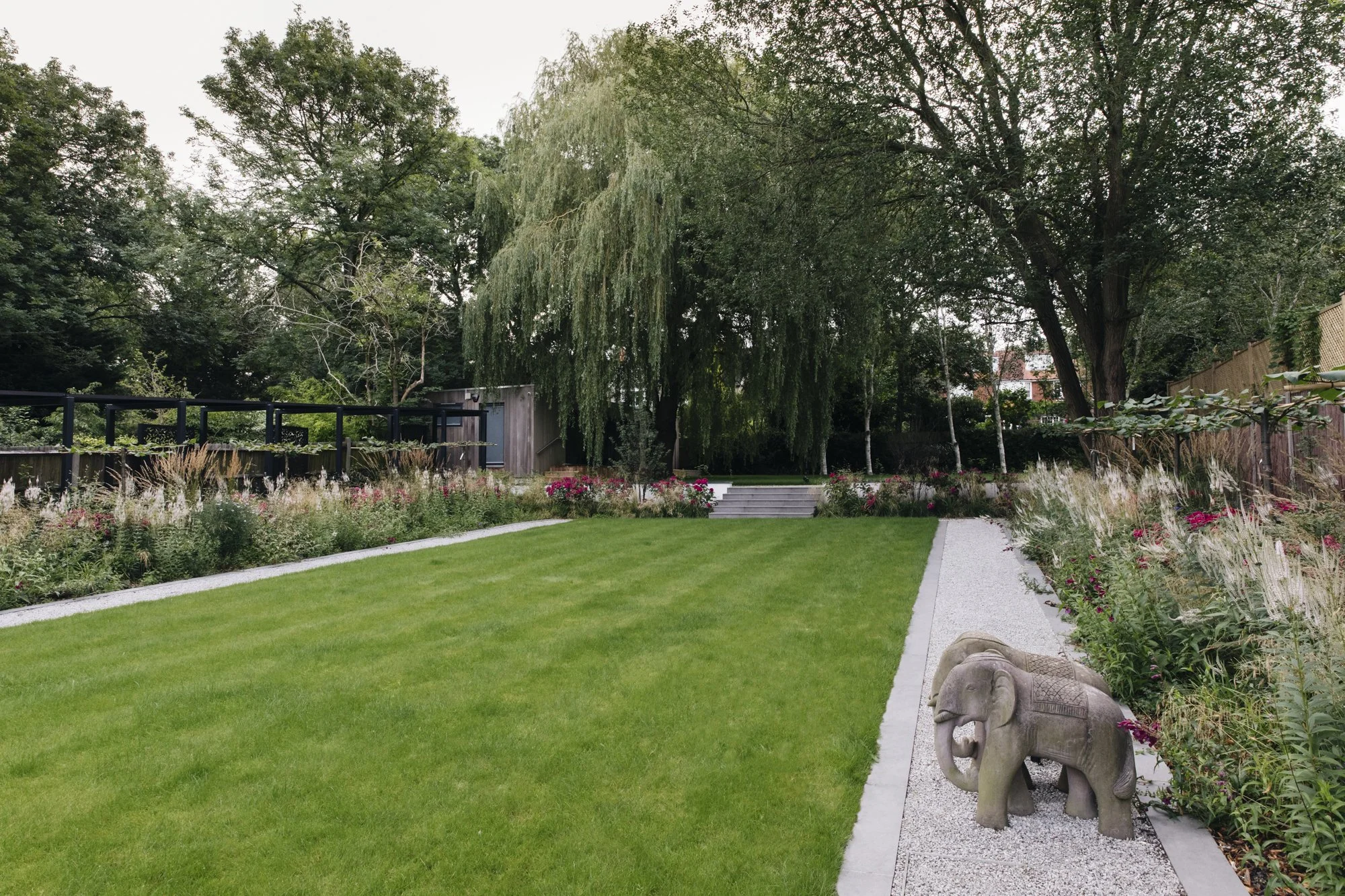 Luxury_garden_designers_London_gardens_landscape_designer_best_landscape_architect_