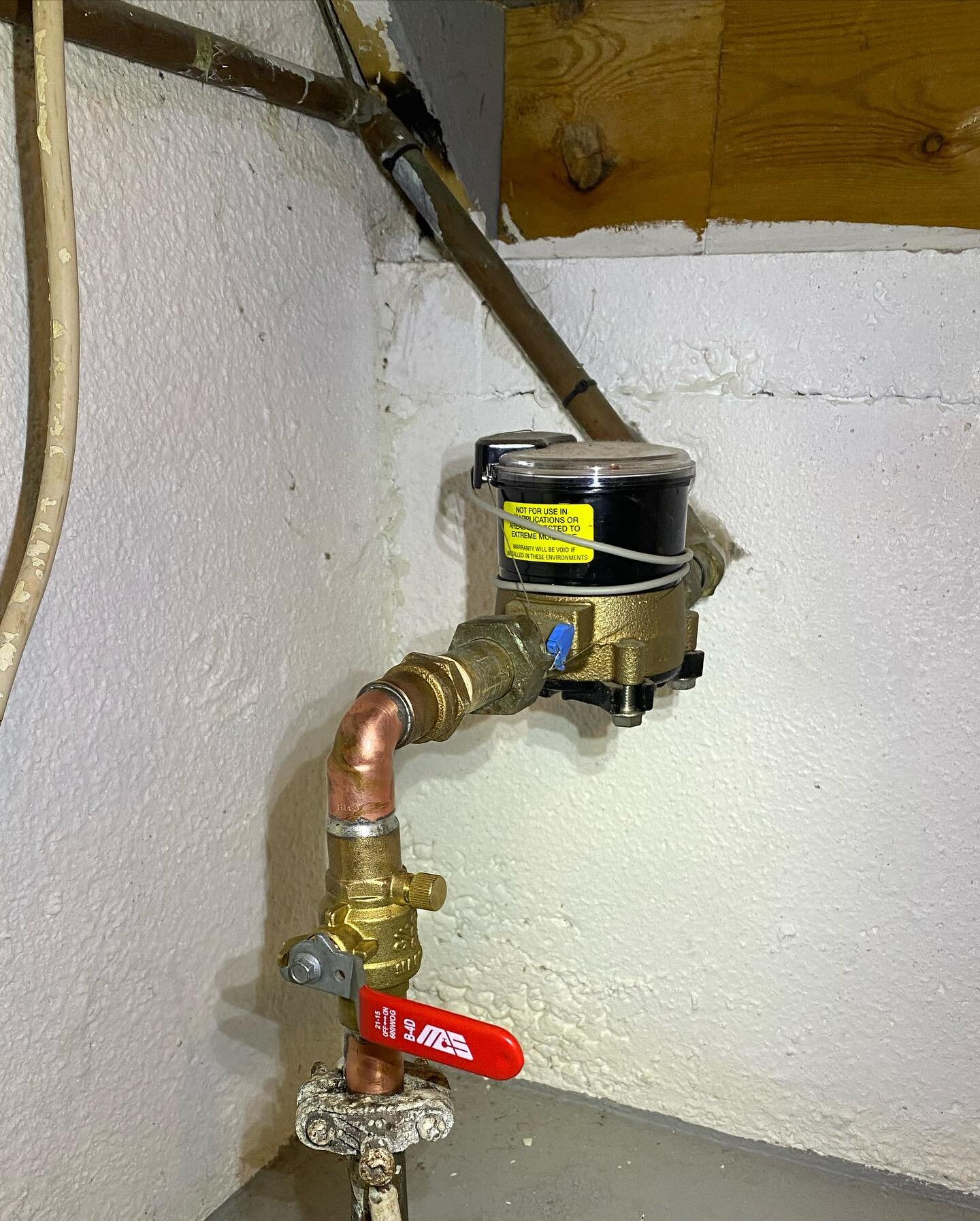Plumbing upgrades for another happy customer!😎#plumber #plumbing #licencedplumber #homerenovation #kitchenrenovation #watermeter #mainshutoffvalve #fridgevalves #happycustomer