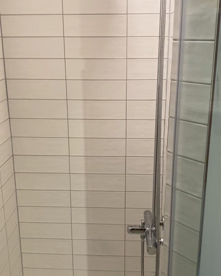 A beautiful, specialty high-end shower control/rain head and body wash wand combo install. Another happy customer! #plumbing #licensedplumber #bathroomreno #upgrades #grohe #schlutersystems #happycustomer