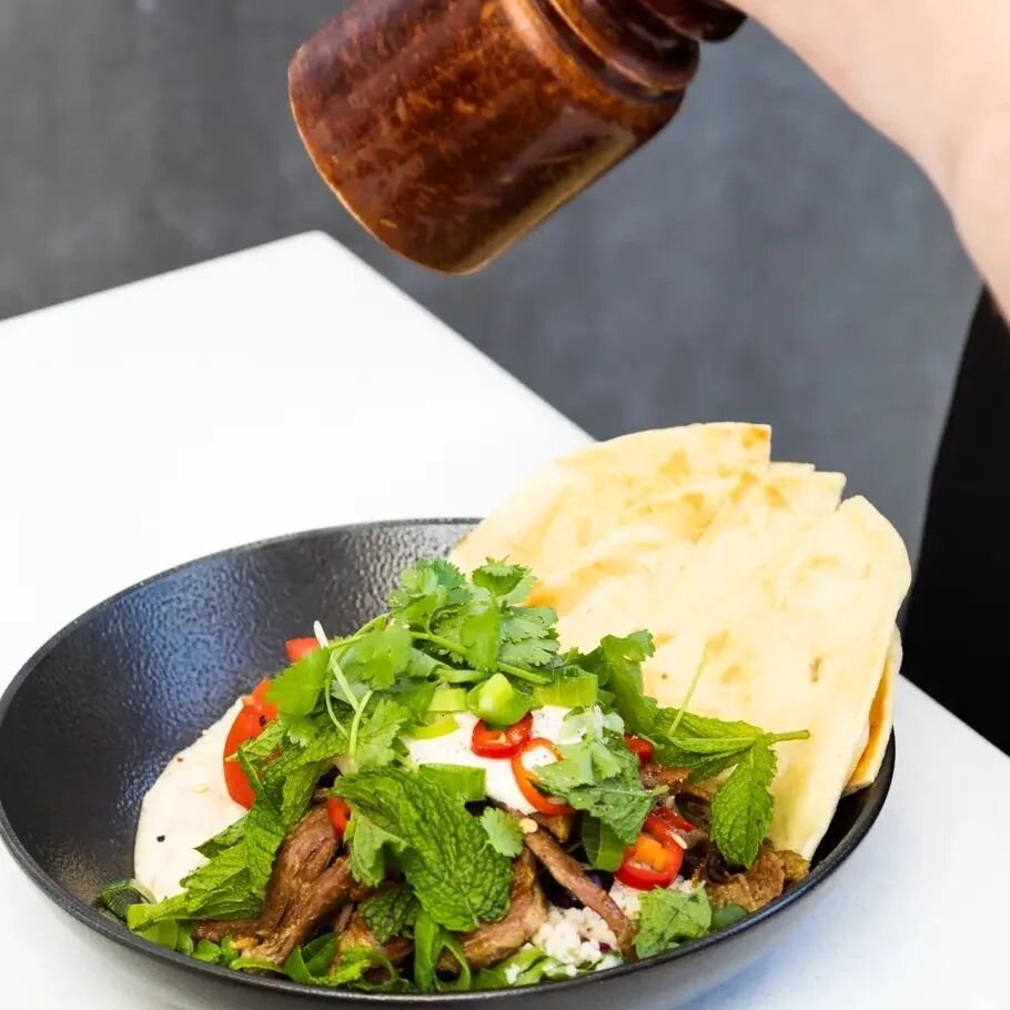 Lamb souvlaki bowl - perfect at any time of the day + what a dish - it ticks all the boxes ✅✅
.
.
.
.
#launceston # onemenuallday #bestbreakfastlaunceston #launcestoncafescene #launcestondining #tasmania #discovertasmania #eatmylocal #food #goodforth