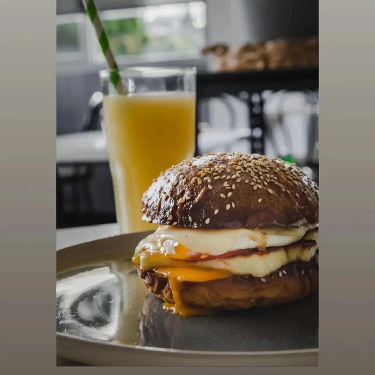 This is what long weekend dreams are made of 🙌
Open today, closed Monday
@silomedia - amazing capture 📸
.
.
.
.
#cafe #cafesofinstagram #cafesoflaunceston #cafelive #cafelove #brioche #eggandbaconroll #halloumiroll #sogood #freshjuice #freshlysquee