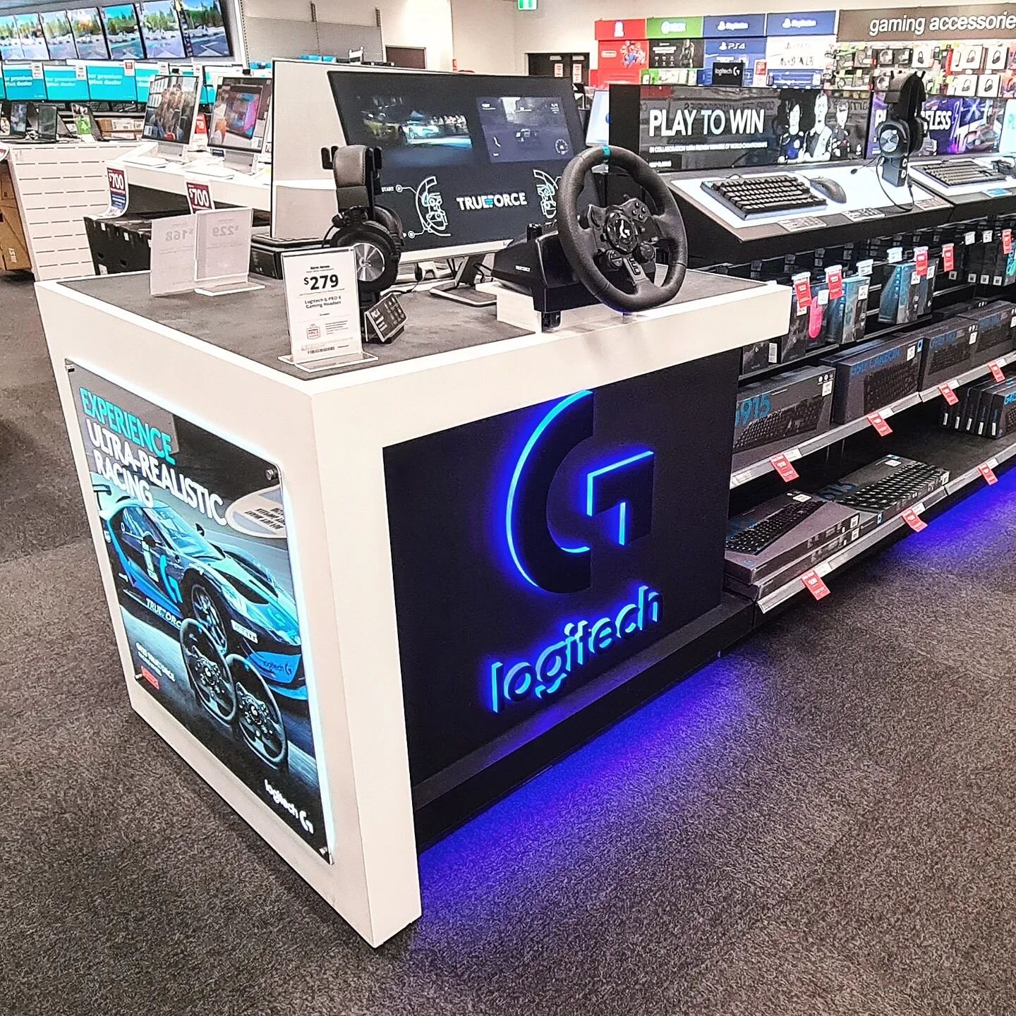 𝗚𝗔𝗠𝗘 𝗖𝗛𝗔𝗡𝗚𝗘𝗥! &bull; Big displays require constant maintenance. This can be anything from customer damage, a product update or an LED panel going dark. This display for @logitech has everything on it from a G923 wheel simulator, powered he