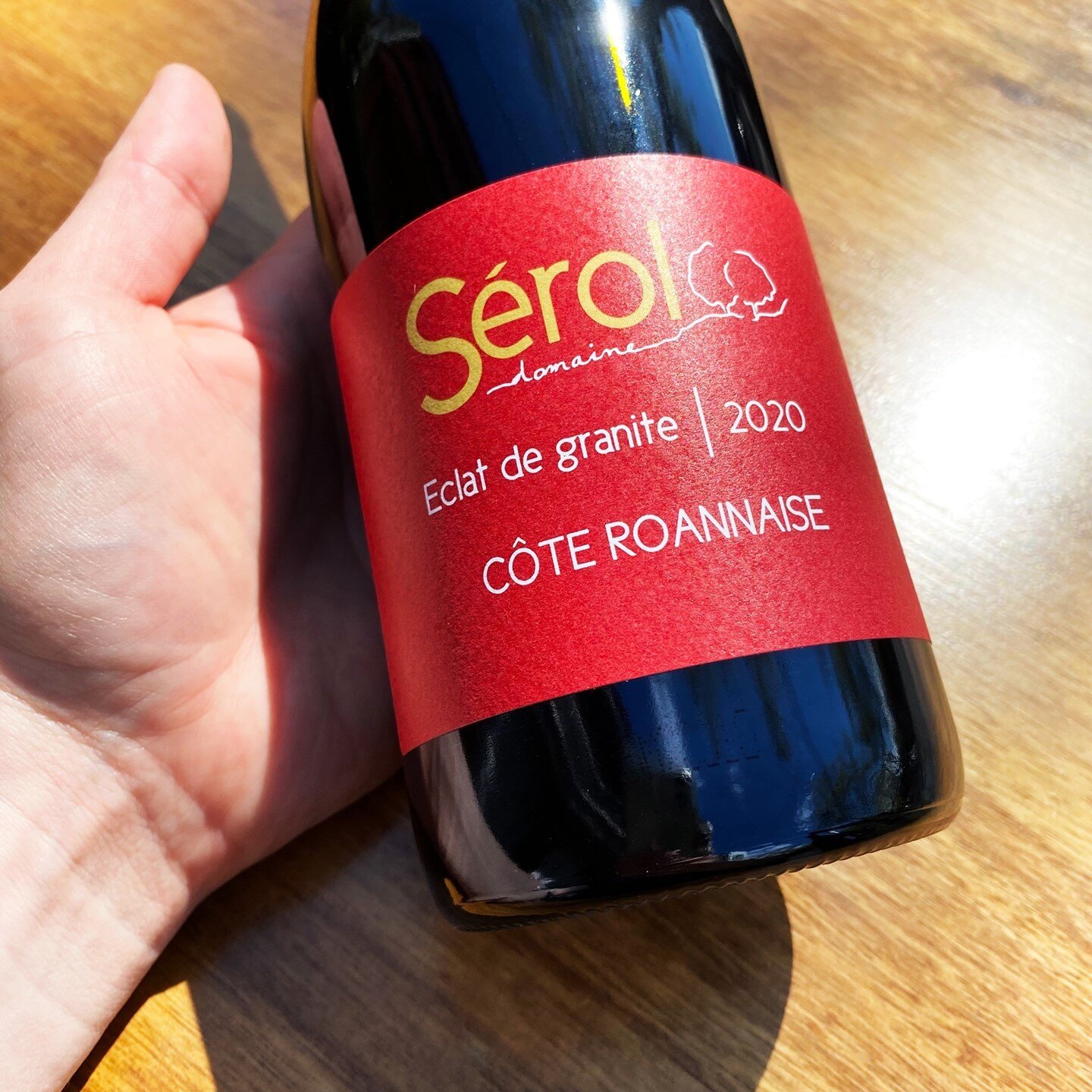 🇫🇷 New Release! 🇫🇷⁠
⁠
🍷 2020 Domaine S&eacute;rol 'Eclat de Granit&rsquo; C&ocirc;tes Roannaise AOP 🍷⁠
⁠
Glorious Gamay Alert!⁠ Certified organic &amp; biodynamic ❤️⁠
⁠
A blend of various vineyards with an average vine age of 30 years. 50% whol