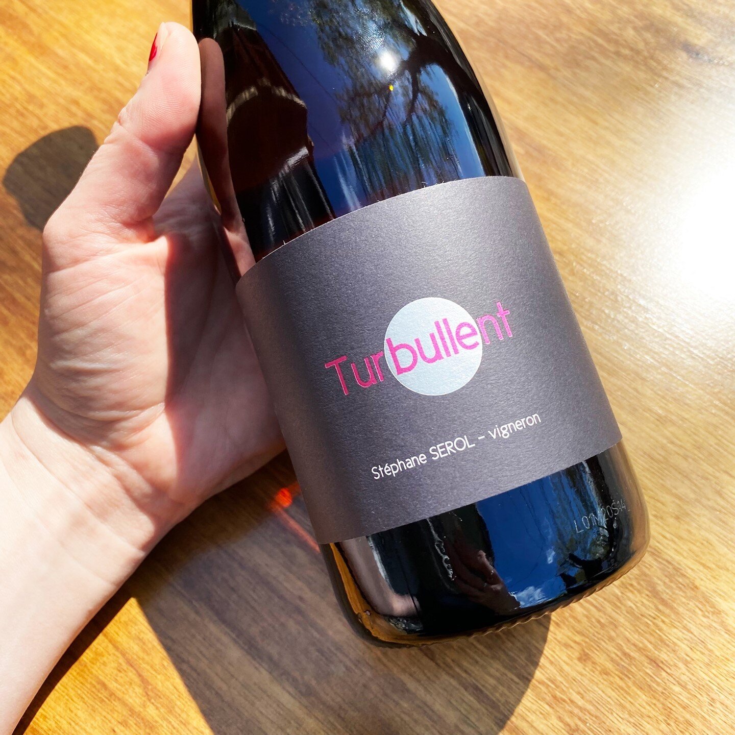 🇫🇷 New Release! 🇫🇷 ⁠
⁠
🥂 NV Domaine S&eacute;rol &lsquo;Turbullent&rsquo; Pet-Nat Ros&eacute; 🥂⁠
⁠
From young vines in sandy soils. Certified organic &amp; biodynamic ❤️ ⁠
⁠
This hyper vivid pink ferments in concrete with indigenous yeasts to 7