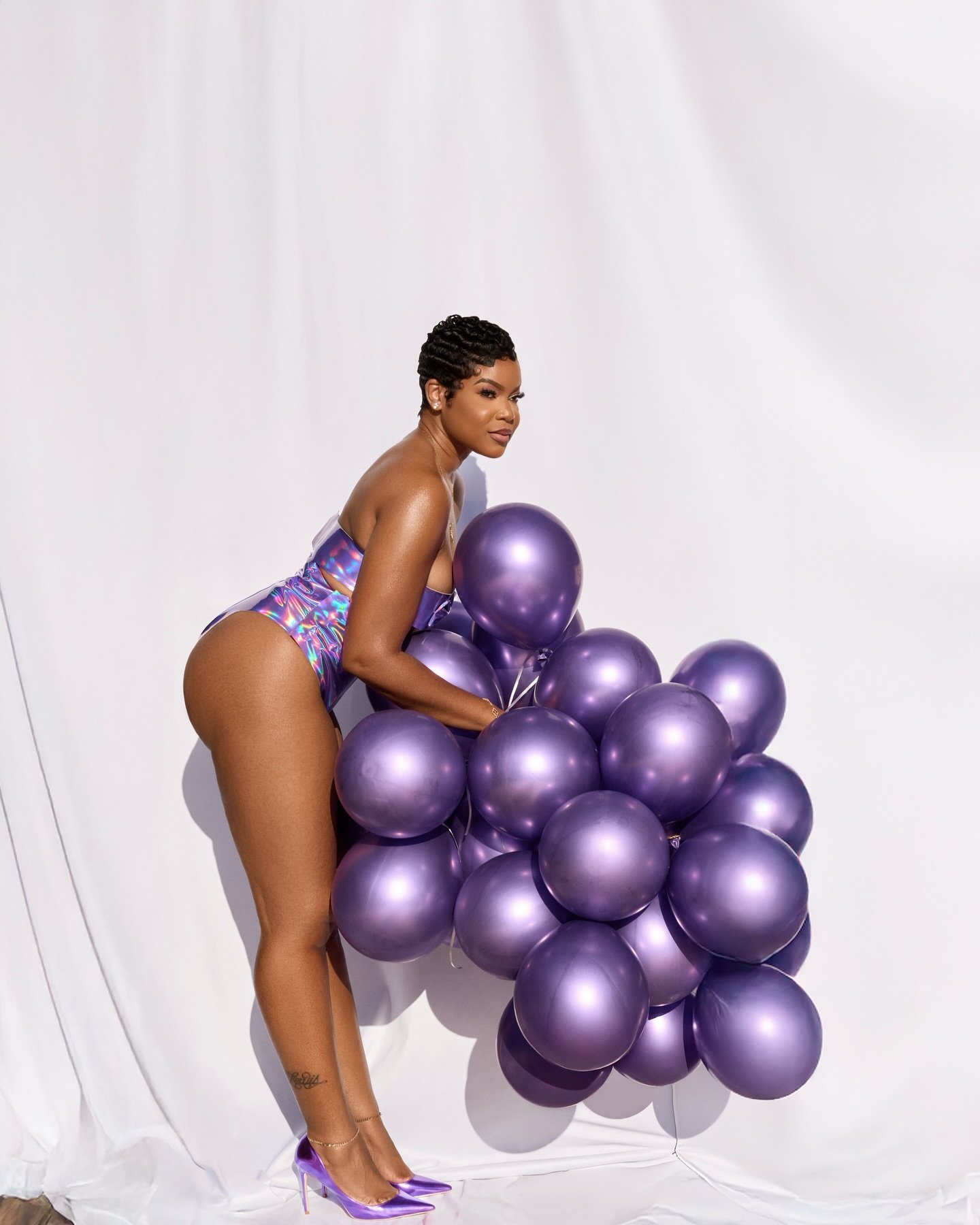 Thirty-ATE! 🎂 
Happy Birthday to me!! 🎂🎊🎀🎉🎈
Hair: @damasterstylist 
Makeup: @keishathemua 
Outfit: @the__wrightone 
Photos: @laventurex