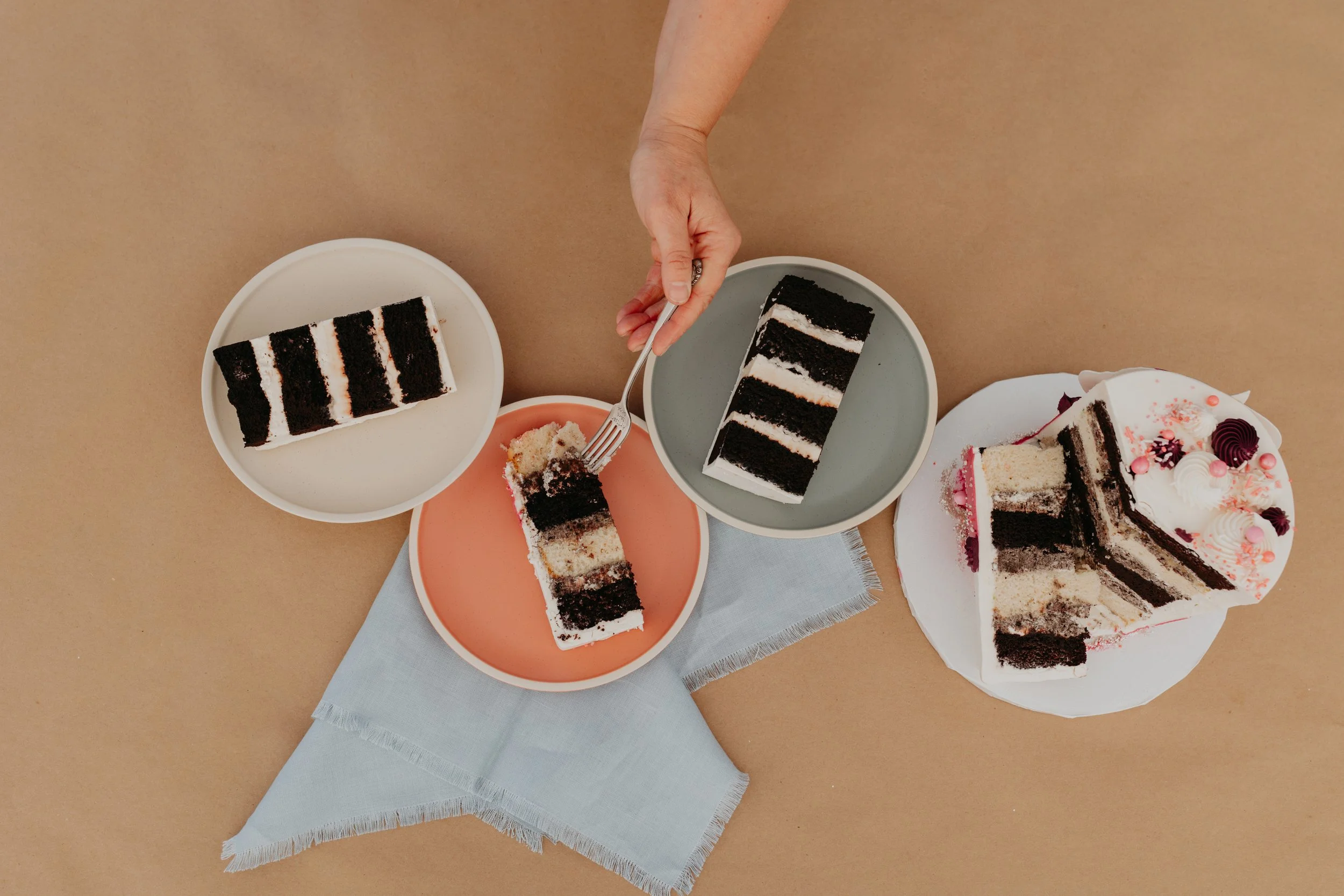 Our Favorite Wedding Cake Flavor Combos (That Your Guests Will Actually Love)