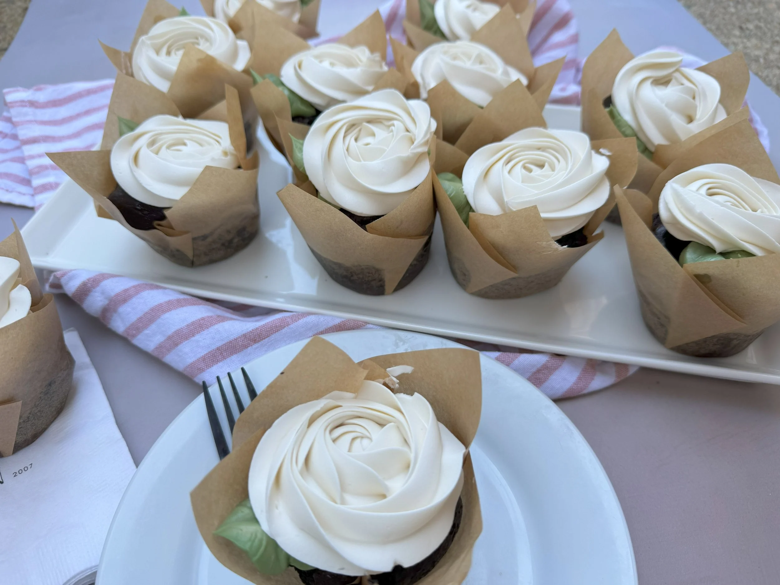 rosette cupcakes rose cupcakes modern rose cupcakes 1m white.jpeg