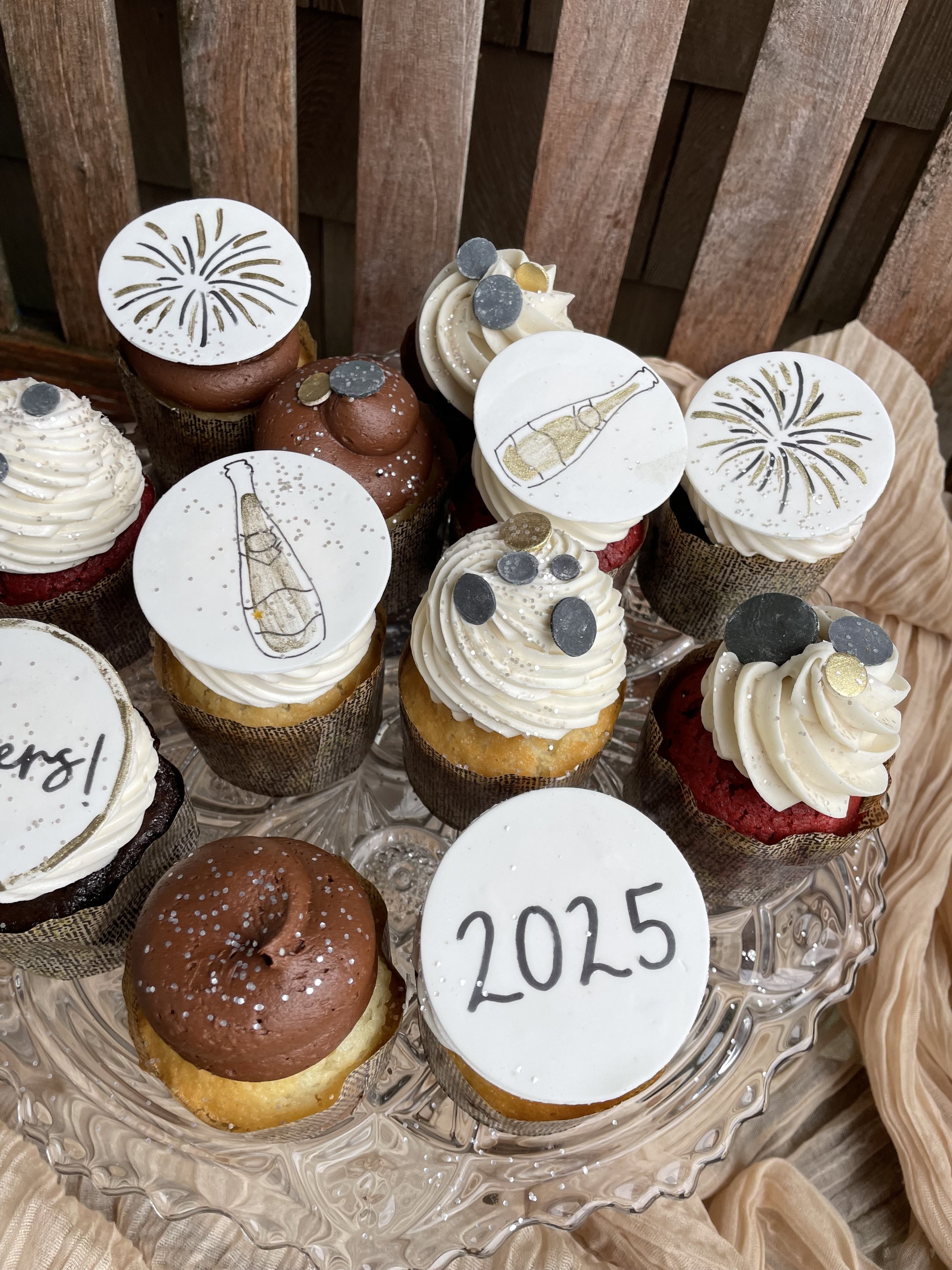 new years eve cupcakes 2025 (3).jpg