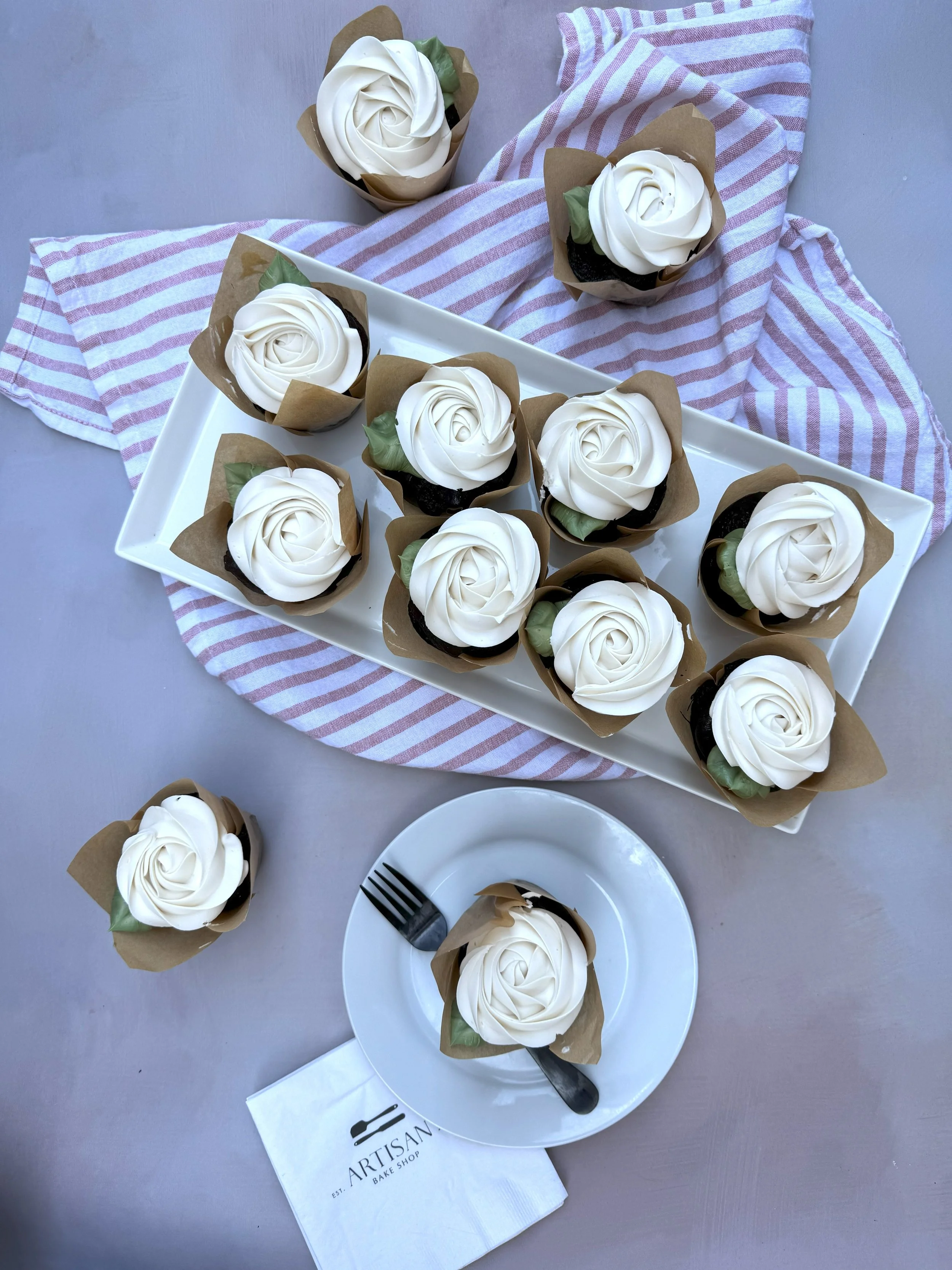rosette cupcakes rose cupcakes modern rose cupcakes 1m.jpg