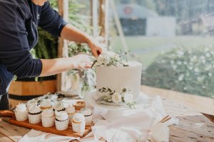 Artisan Bake Shop | Best Wedding Cakes | Smash Cakes | Unicorn Cakes