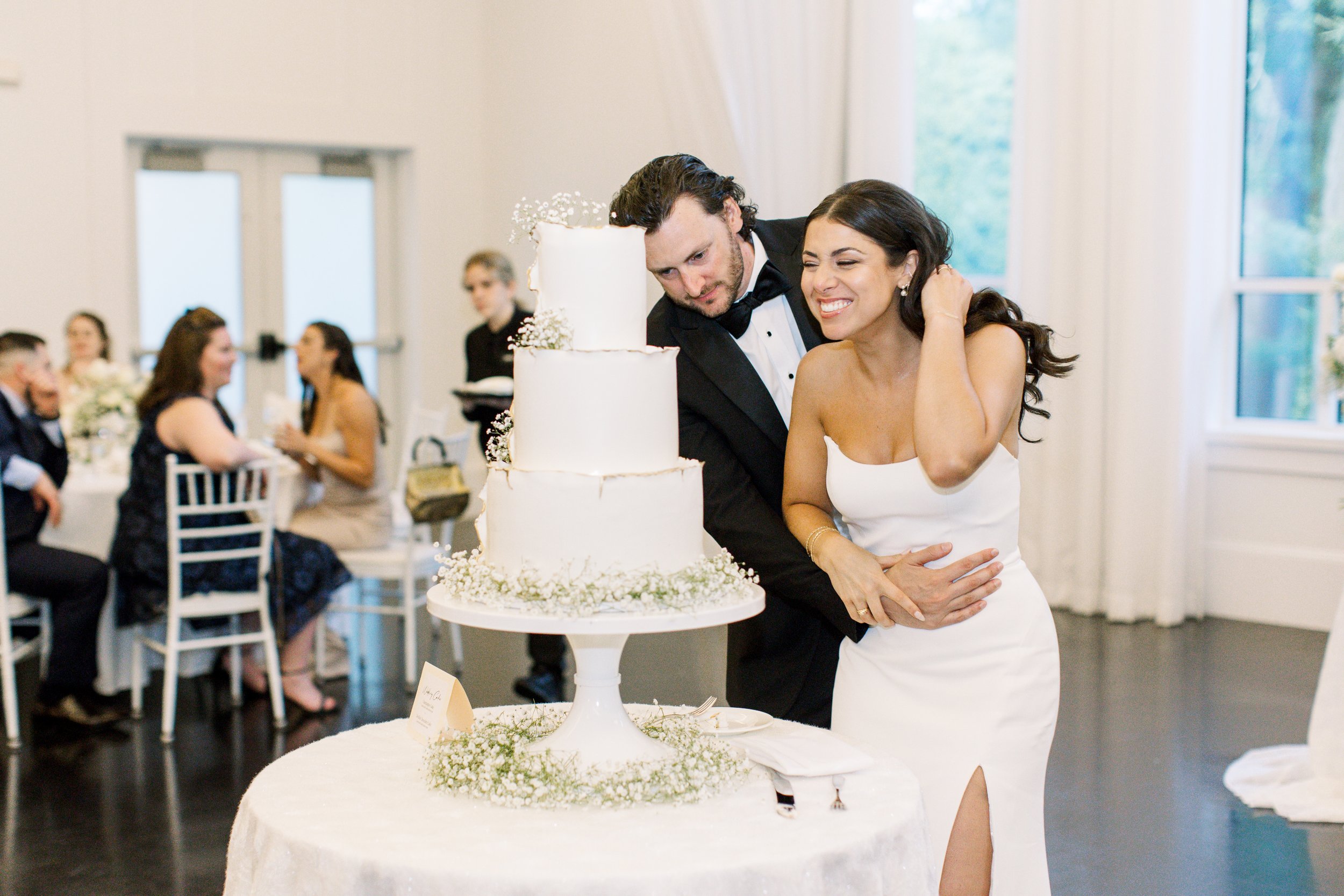 Simple white and gold wedding cake | Honestweddingadvice.com