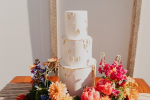 Artisan Bake Shop | Best Wedding Cakes | Smash Cakes | Unicorn Cakes