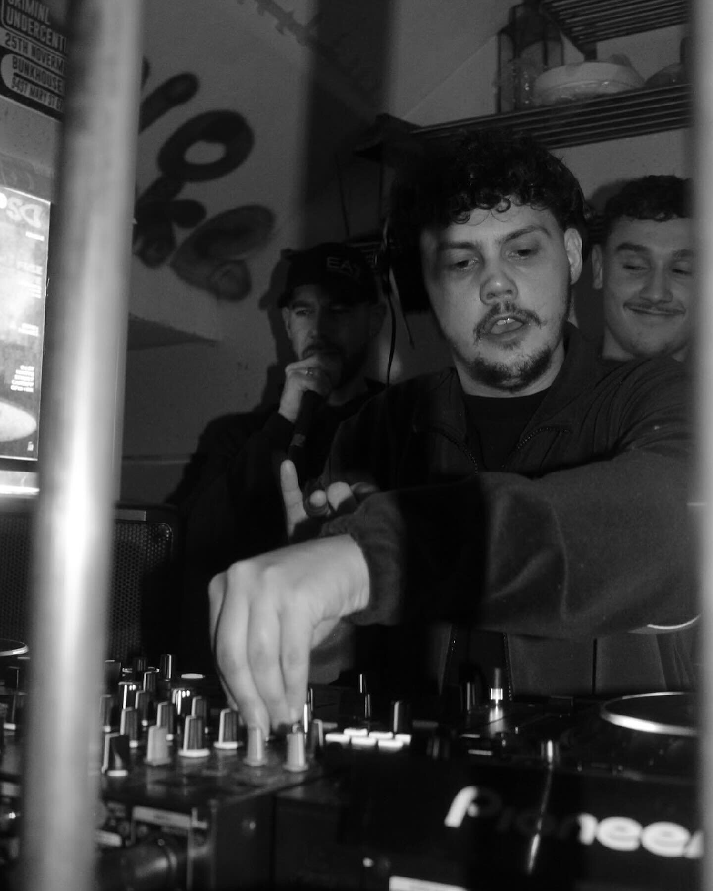 A Few More From Last Weekend With @breaksandbassdnb And @buildupcrew ‼️

📸 @ygheesig 

Roll On This Weekend❤️#dnb #dnbmusic #vibes #drumandbass #event #wales #cardiff #hostel #garage #rap #mc #dj #djlife #music #livemusic #rugby #bunkhouse
