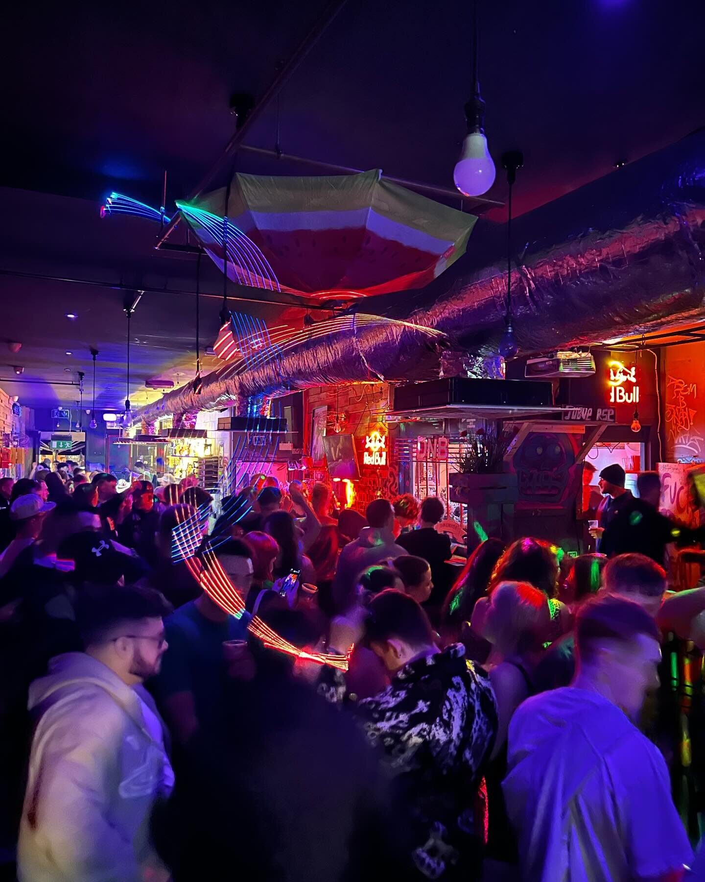 6 Nations Recap!
🏴󠁧󠁢󠁷󠁬󠁳󠁿🇫🇷🇮🇹
❤️❤️❤️ #rugby #bar #6nations #2024 #hostel #rave #cardiff #wales #france #italy #vibes #music #pints #party #club #dance #city
