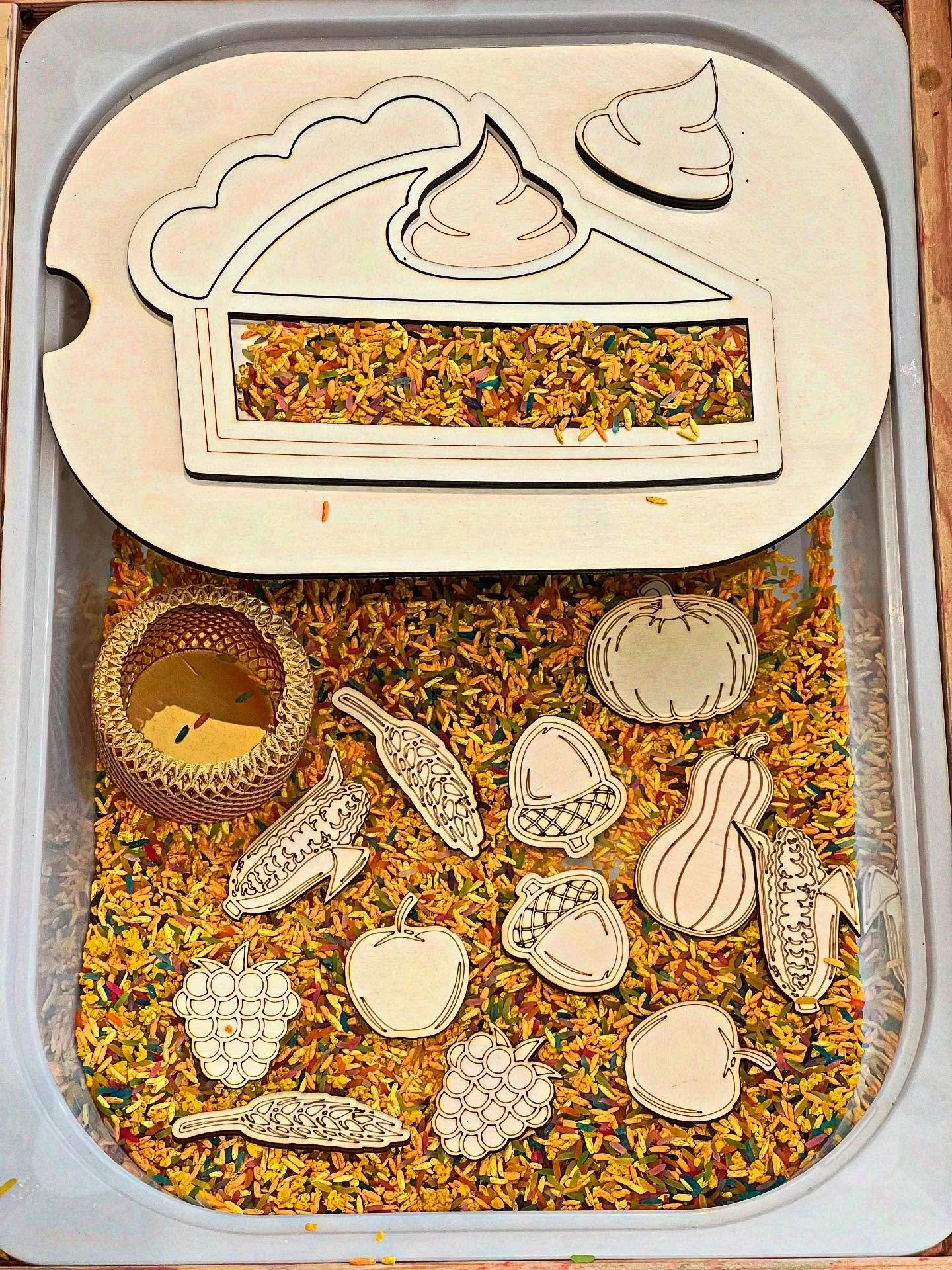 Pumpkin pie flisat
I made this after one of my wonderful reps requested it, in fact the reps have requested quite a few items ahead of our autumn market night!
This flisat topper is a puzzle as well as open ended play with fillable sections. Only 1