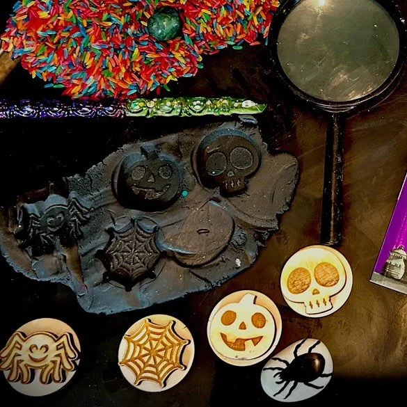 🍁 Autumn sensory play just got an upgrade! 🍂
Our new autumn stampers are perfect for little hands to explore textures, shapes, and creativity. Just add playdough (or even cookie dough!) for endless autumn fun. Pictured are the spider, skull, pumpk