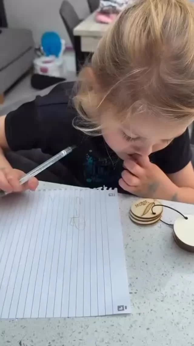 So much fun to be had with our leaf identification set! Thank you @raising_little_hickmans for sharing your adventures with us