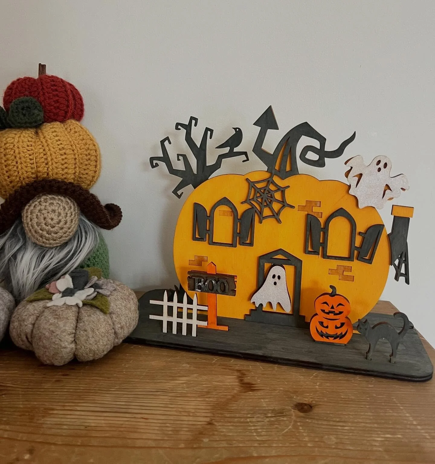 I’m being so rubbish with social media currently and struggling with the idea of starting to post about Christmas even though I know I should be showing you our new range! 
So for now here is some Halloween craft!