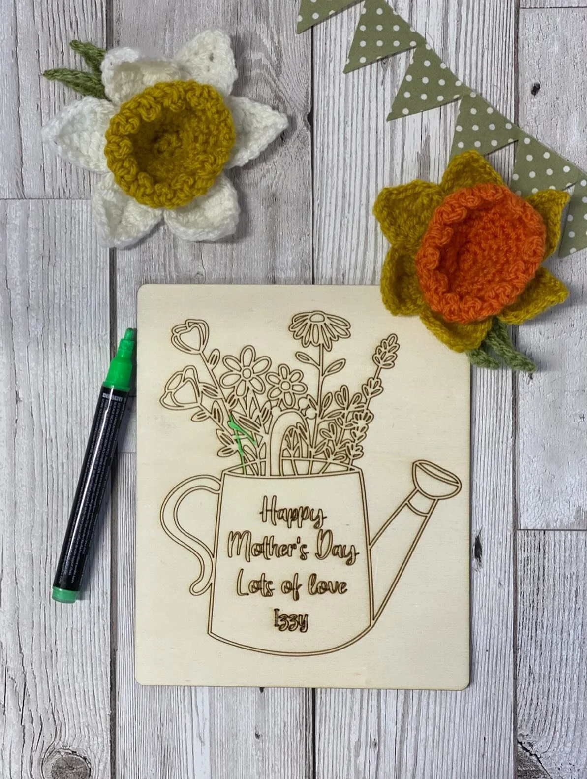 Personalised mother day plaque ready for little ones to add the finishing touches with pens, pencils or paints. A cute thoughtful gift ❤️