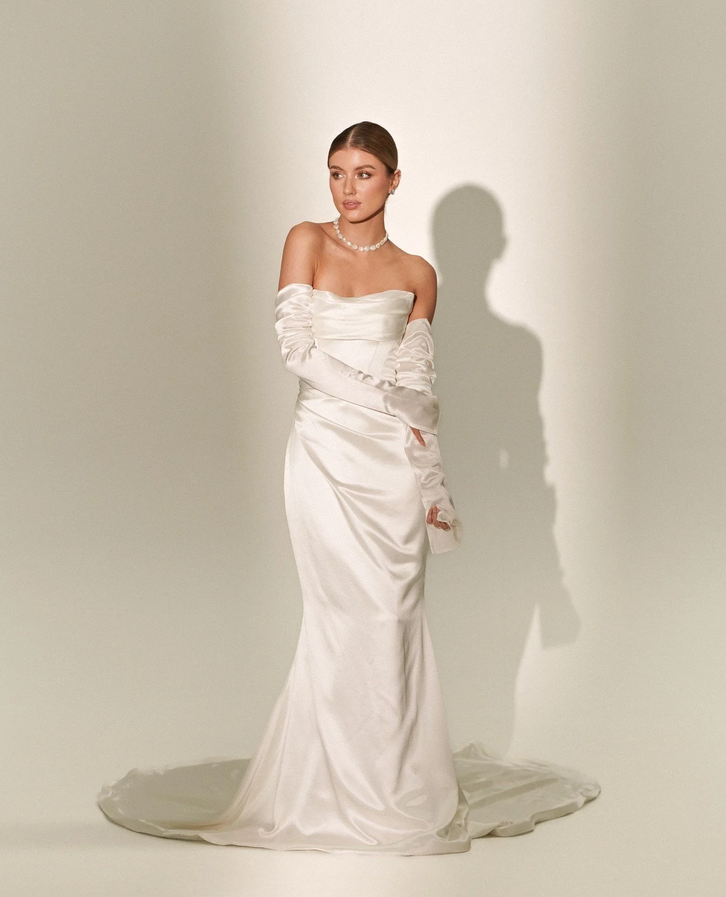 ZB23204: She is effortlessly chic and bound to make a statement.