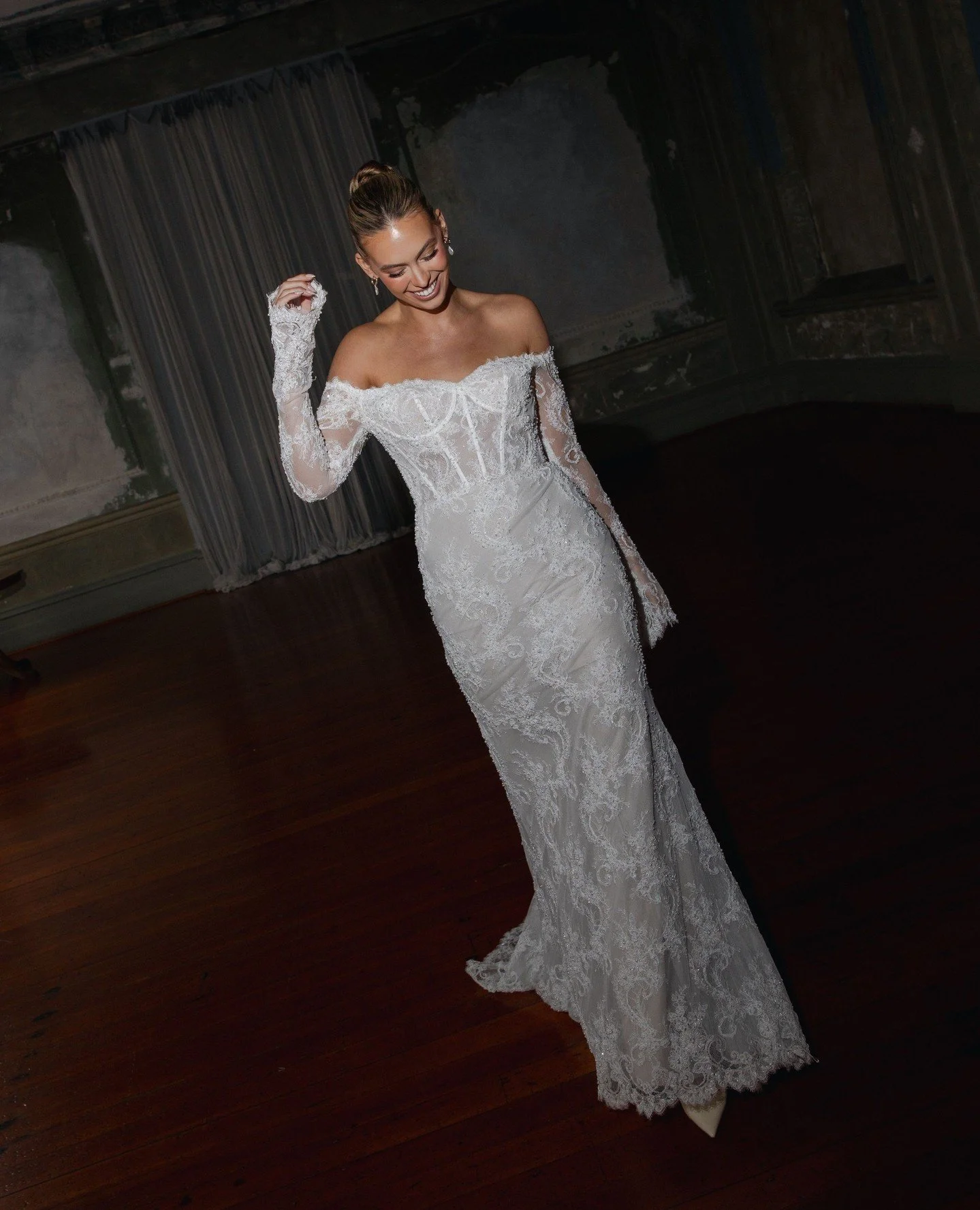 On set with a favourite, ZB22973. ⁠
From our Legacy collection. 🤍⁠
⁠
Captured by @tenacresagency ⁠
Venue: @thegeorgeballroom⁠
Dress Boutique: @raffaelecuicabridal⁠
Model: @staceyflemingg⁠
MU: @nhi.makeupartistry⁠
Hair: @dhen.mua