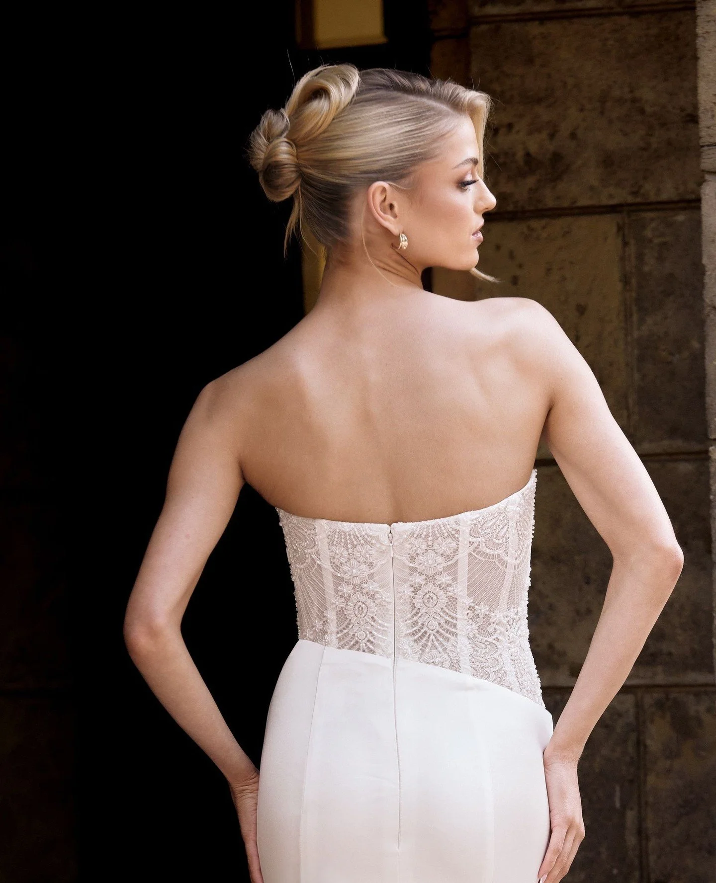 Mae is for the brides who adore a statement. 🤍