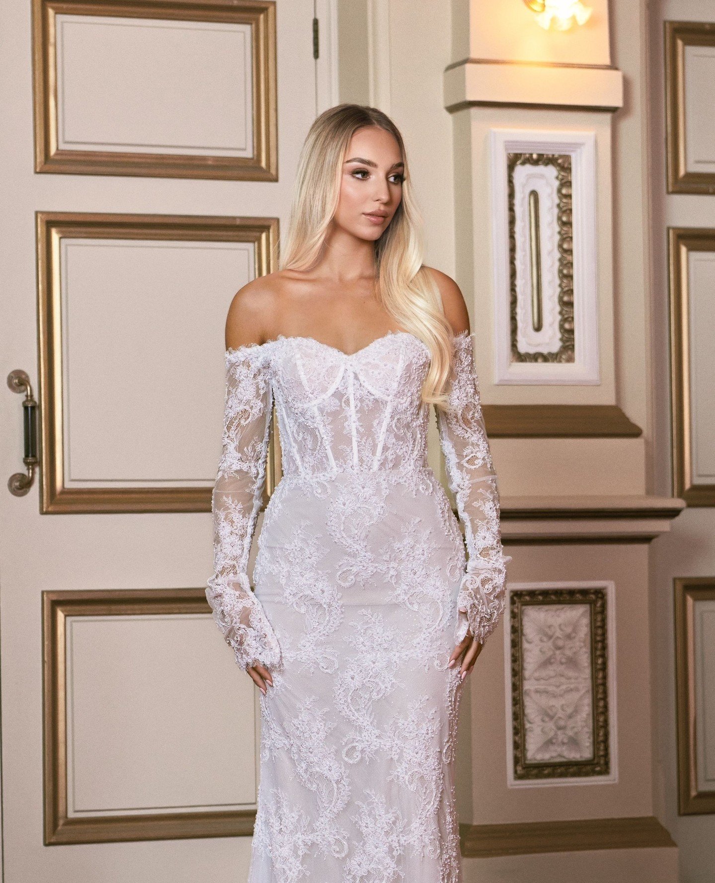 For the bride dreaming of lace.⁠
⁠
ZB22973 🤍