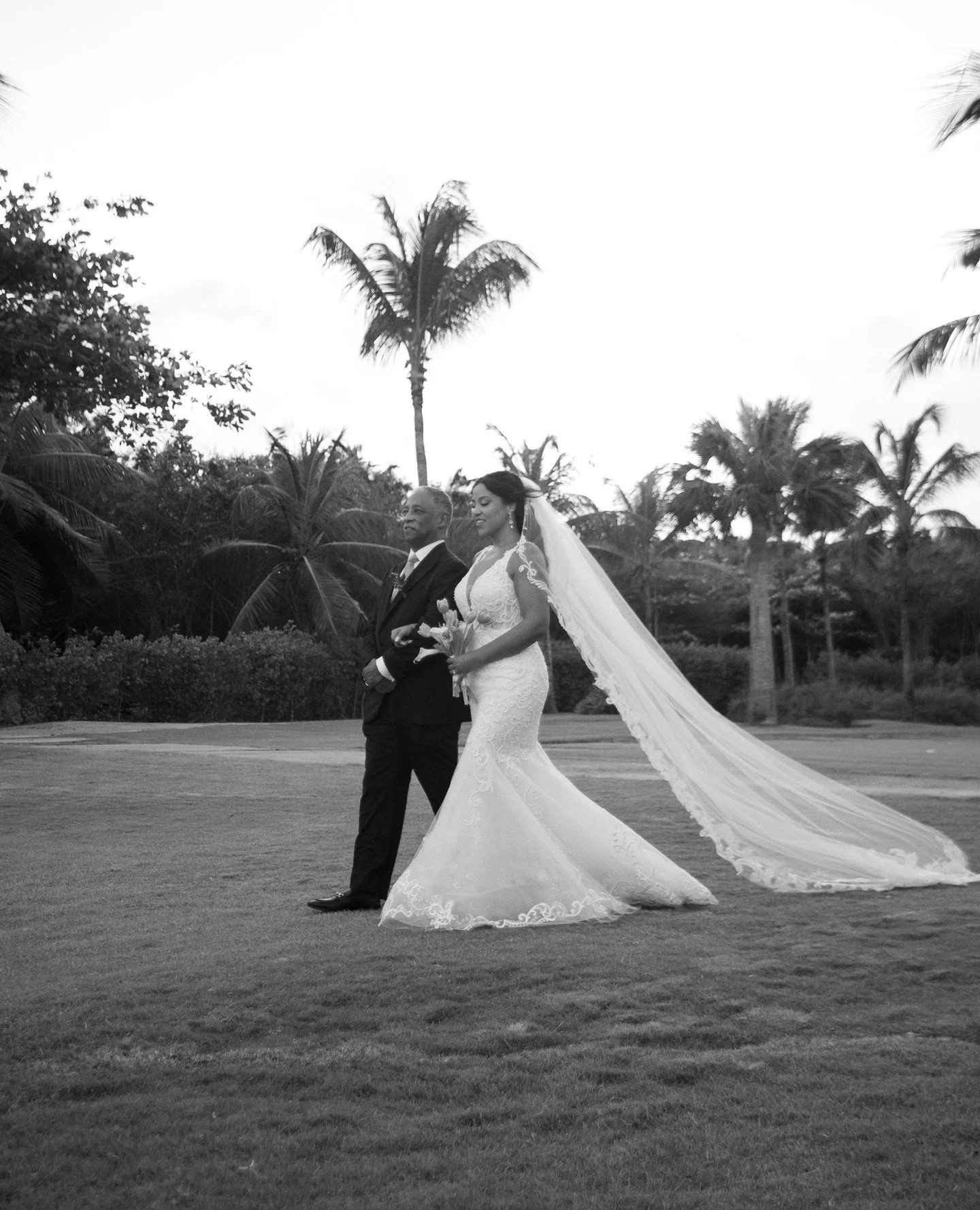 "I finally got to experience the feeling everyone talks about: This was it. The dress was sexy yet romantic with whimsical detailing, and it fit me perfectly. But most importantly, it felt like me."⁠
⁠
Arianna looked stunning in our ZB390 g