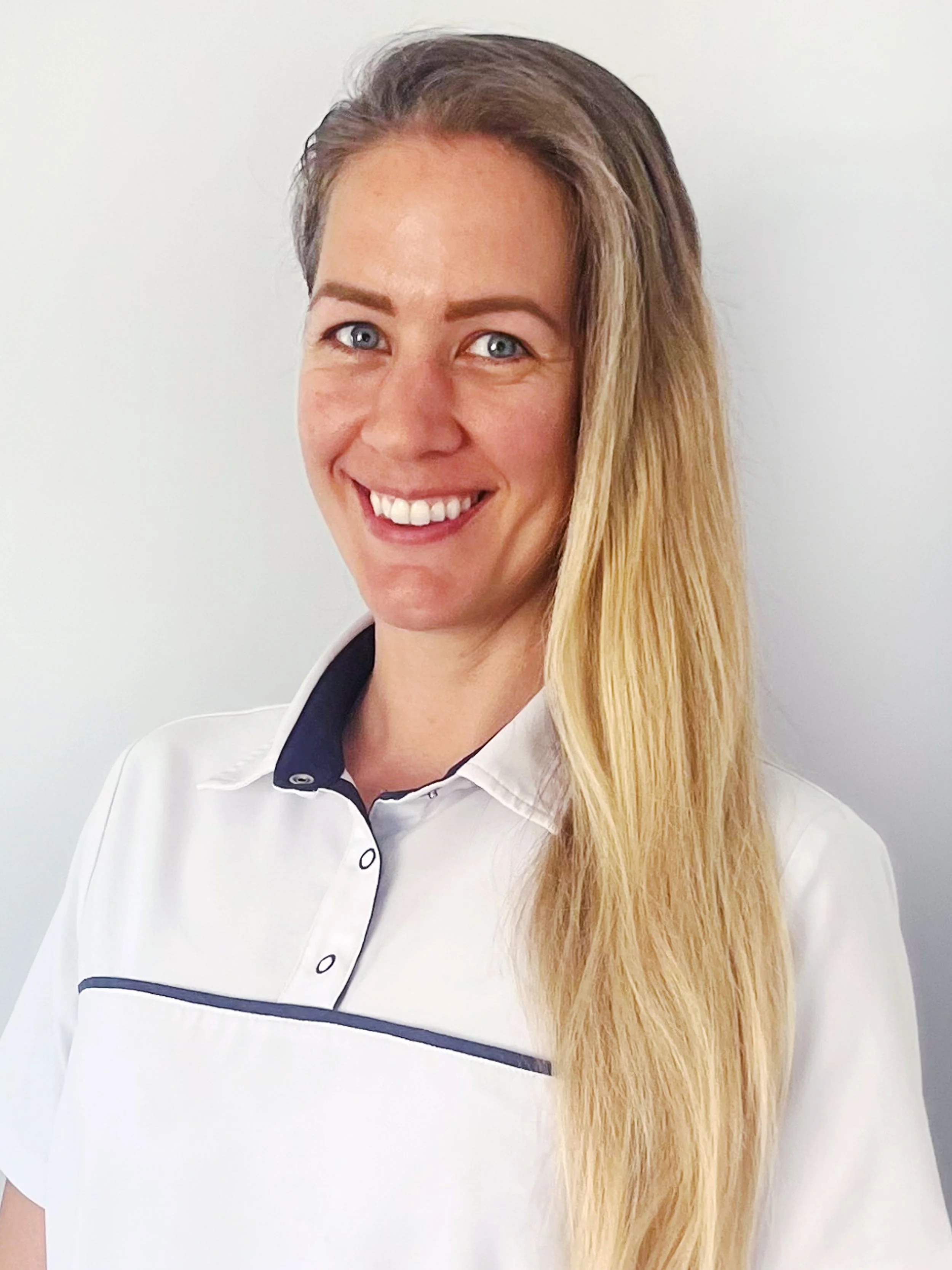 Dental nurse at Mayz Dental Care S.L., Los Alcázares, assisting with patient care and supporting dental procedures.