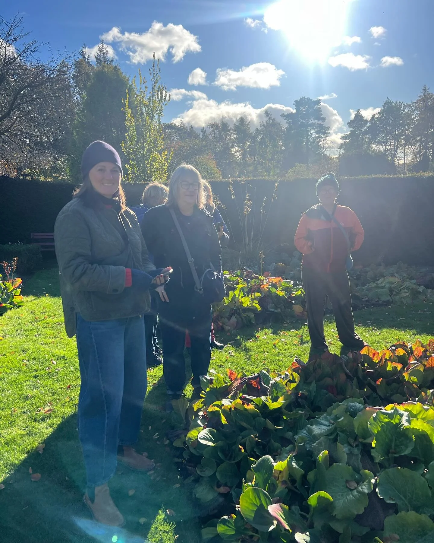 Our Growing Community had a fab in person meet up this week at Greenbank Gardens in Glasgow.
I love this fab group of gardening enthusiasts - everyone brought their own questions, interests and knowledge and we all shared it as a group and learned t
