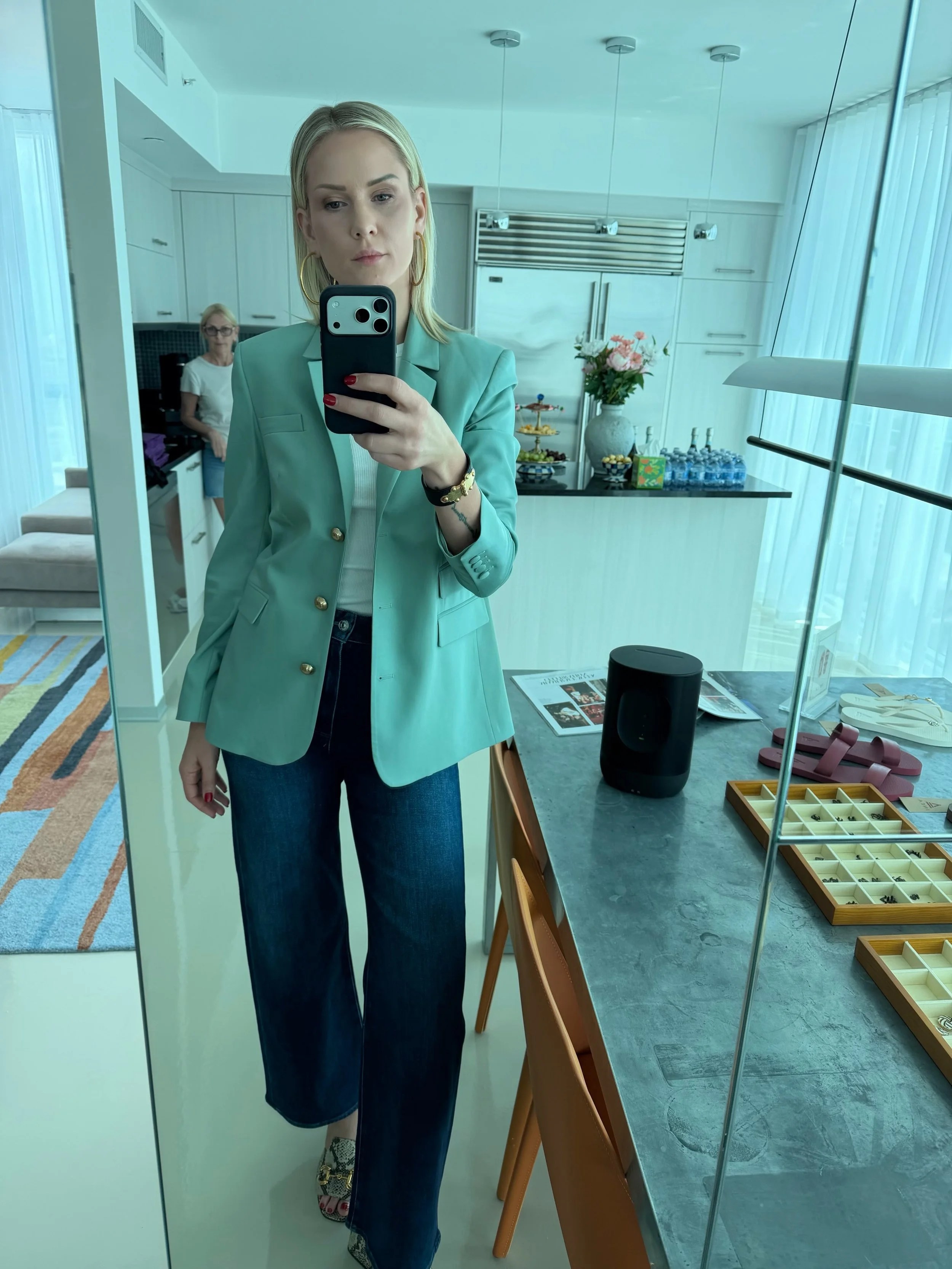 What Women Executives Should Wear: A Miami Boardroom Styling Guide