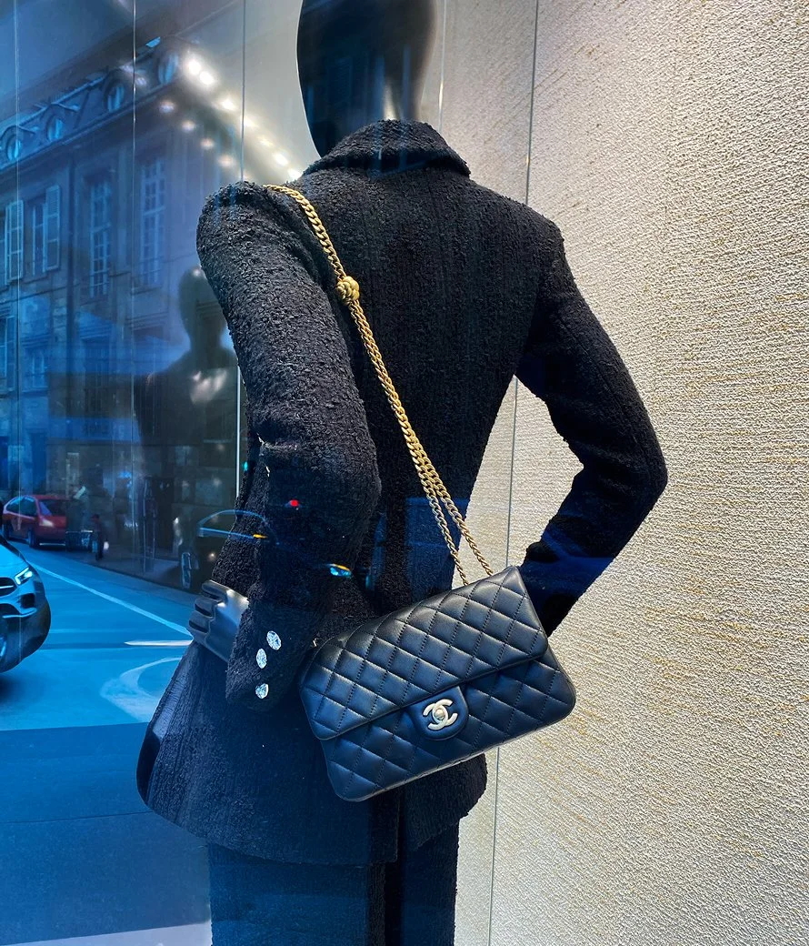 Signature style method service by ElsaBStyling. Private experience designed for executives, entrepreneurs, and private clients with demanding schedules.