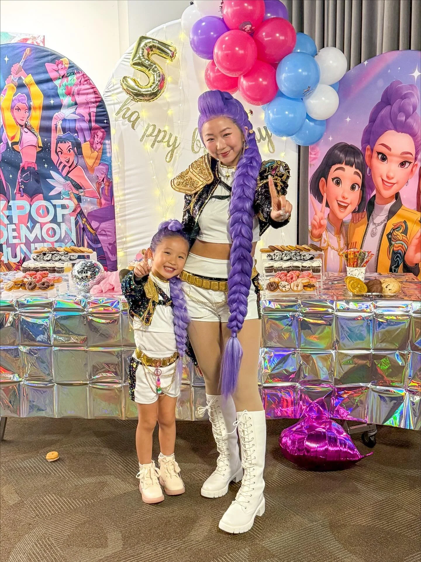 First Rumi party was 💫GOLDEN✨ 

Even I was star struck by how perfect it turned out! From the moment she walked in, the energy of the party was extraordinary, the kids were adorable, and of course the sing-along was such a hit. 🎤🎶

💛 Thank you to