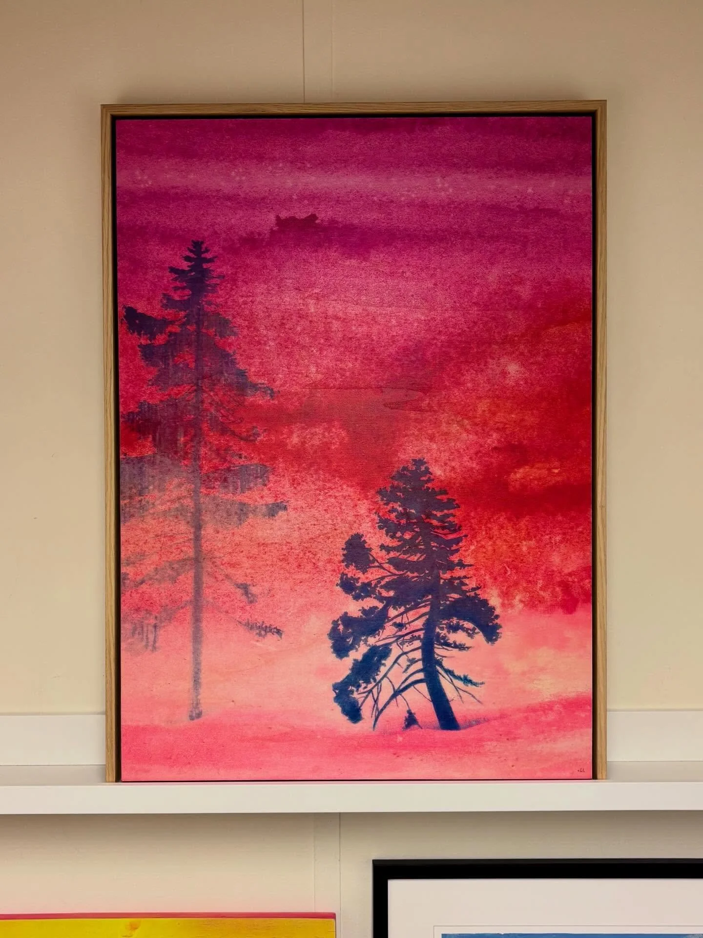 Takk for alle hyggelige meldinger fra dere som leser boka &laquo;Himmel p&aring; jord&raquo; av @sunnivagylver og meg n&aring; i adventstiden! ❤️ Jeg har ett eksemplar igjen av dette bildet hvor forsideillustrasjonen er trykket p&aring; en 50x40 cm p