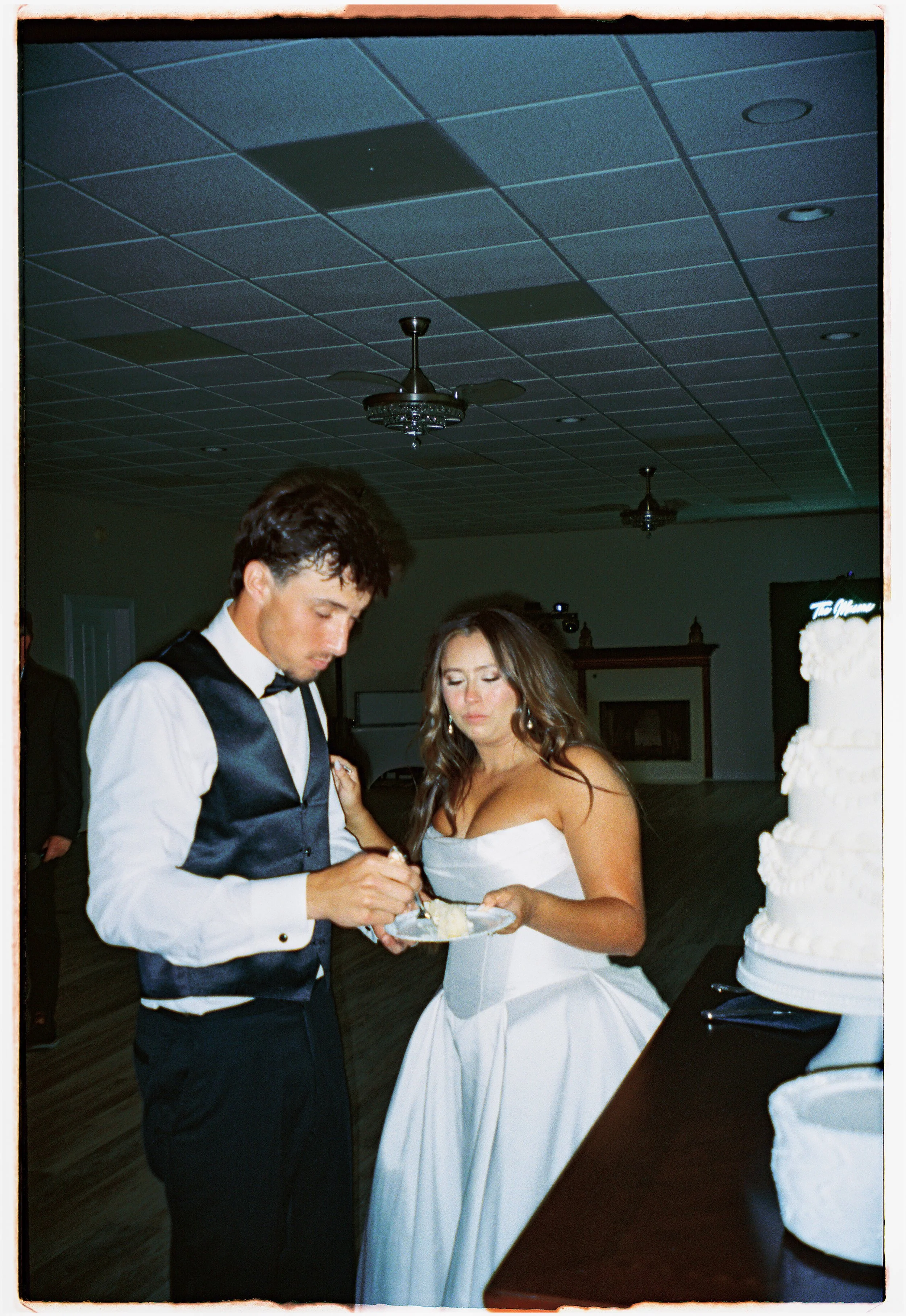 KateMark_W-KM_4693_Fuji 400_000481-R1-070-33A.jpg