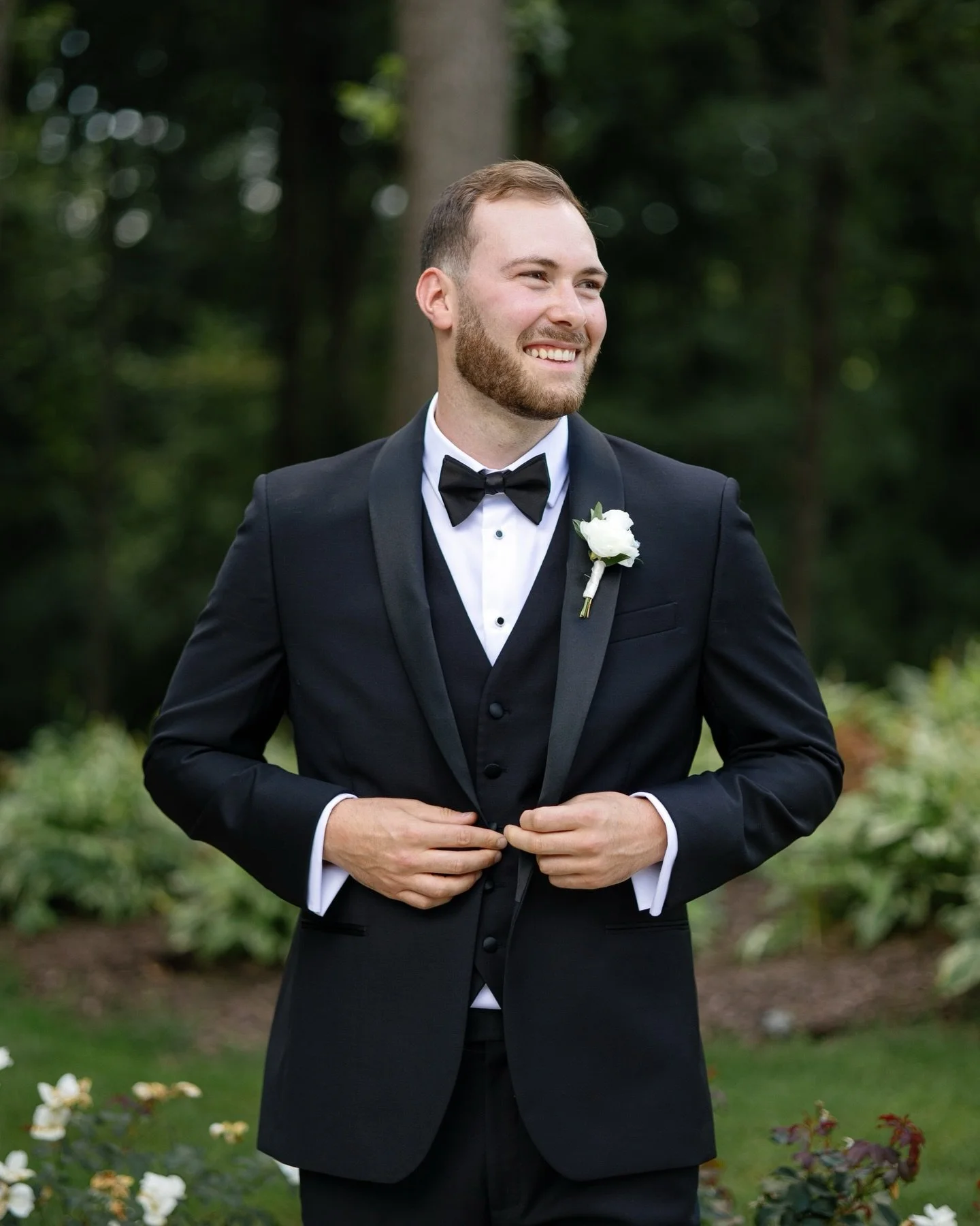 Reminiscing about summer weddings in Chicago ☀️ 

Shot in association with @aspenavenuestudios @berlez