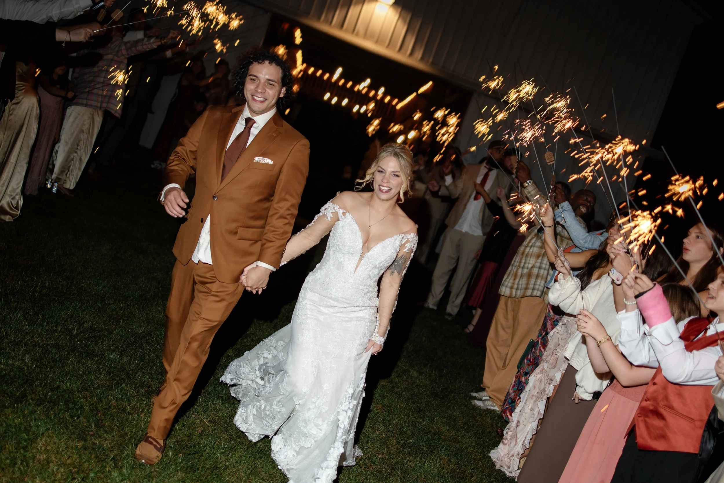 spoarkler grand exit at tennessee wedding