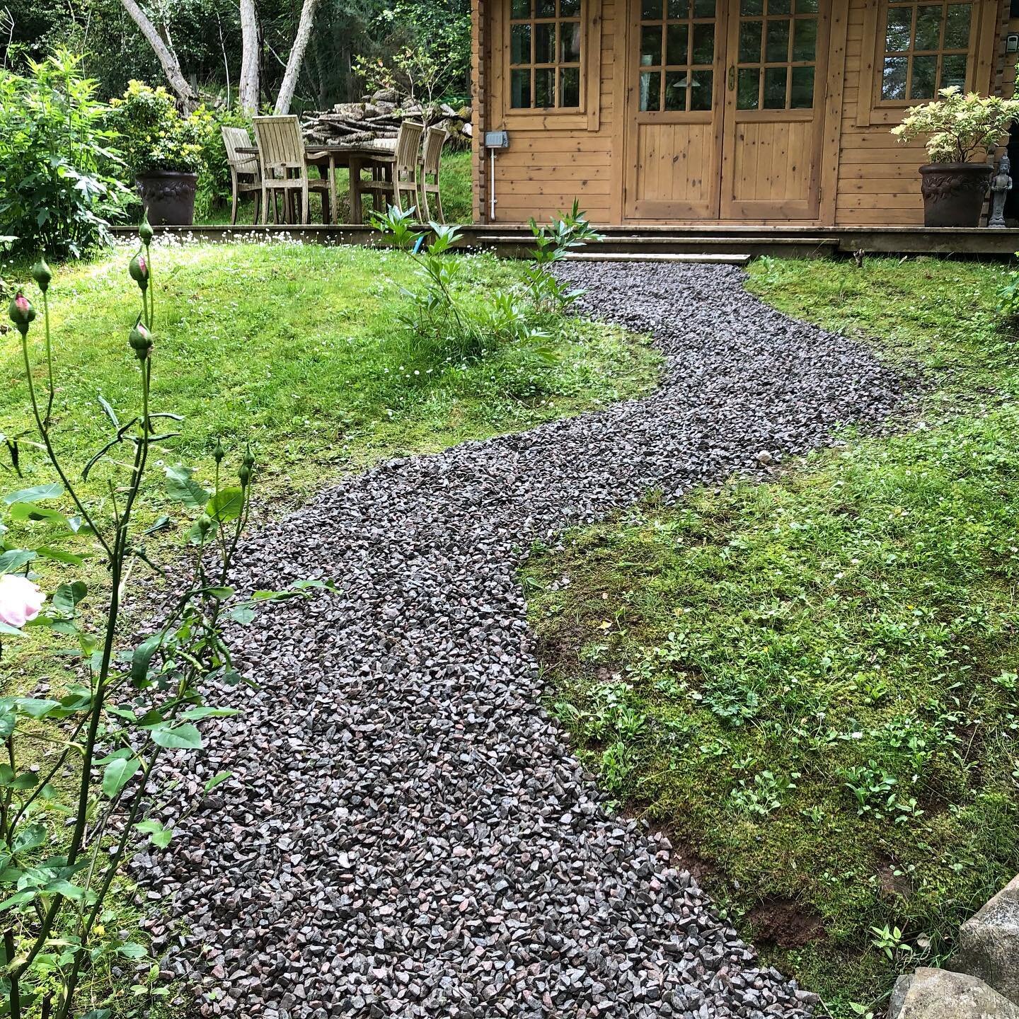 Gravel fun! Last week we moved over 20 tonne of gravel in this customers garden for some lovely new pathways around the property. 
Last picture shows what the existing gravel looked like. 

#landscaping #landscape #landscapedesign #garden #gardening 