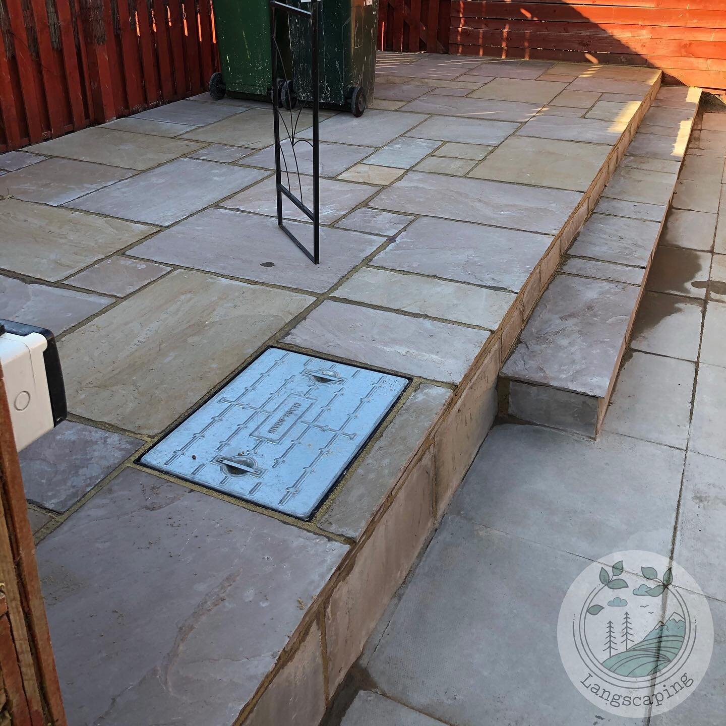 Another week, another patio.. Why not get a patio done in your garden so you can enjoy a solo socially distanced bbq in style?
#landscaping #landscape #landscapedesign #landscapingideas #landscapingcompany #gardendesign #nature #design #architecture 