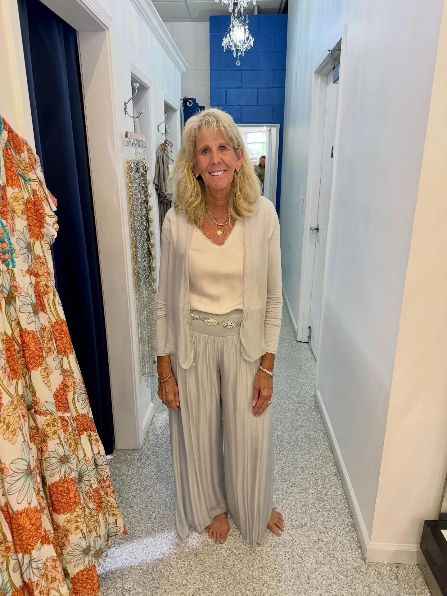 Happy customers at our 📍Daisy Blue Summit location 🌼

Thank you all for coming out and shopping local 💙

#ootd #daisyblueboutiques #scottsdaleshopping #outfitinspiration #hubbywifeylove❤️