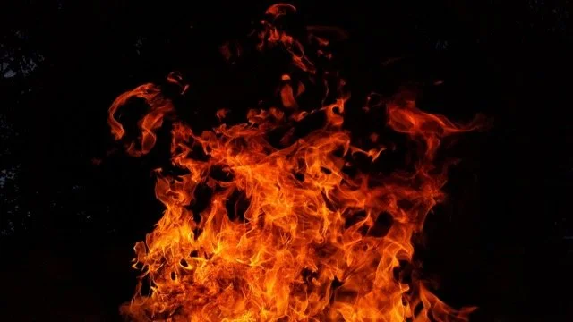 Feuer für ihre Beziehung – ein Paartherapeut packt aus