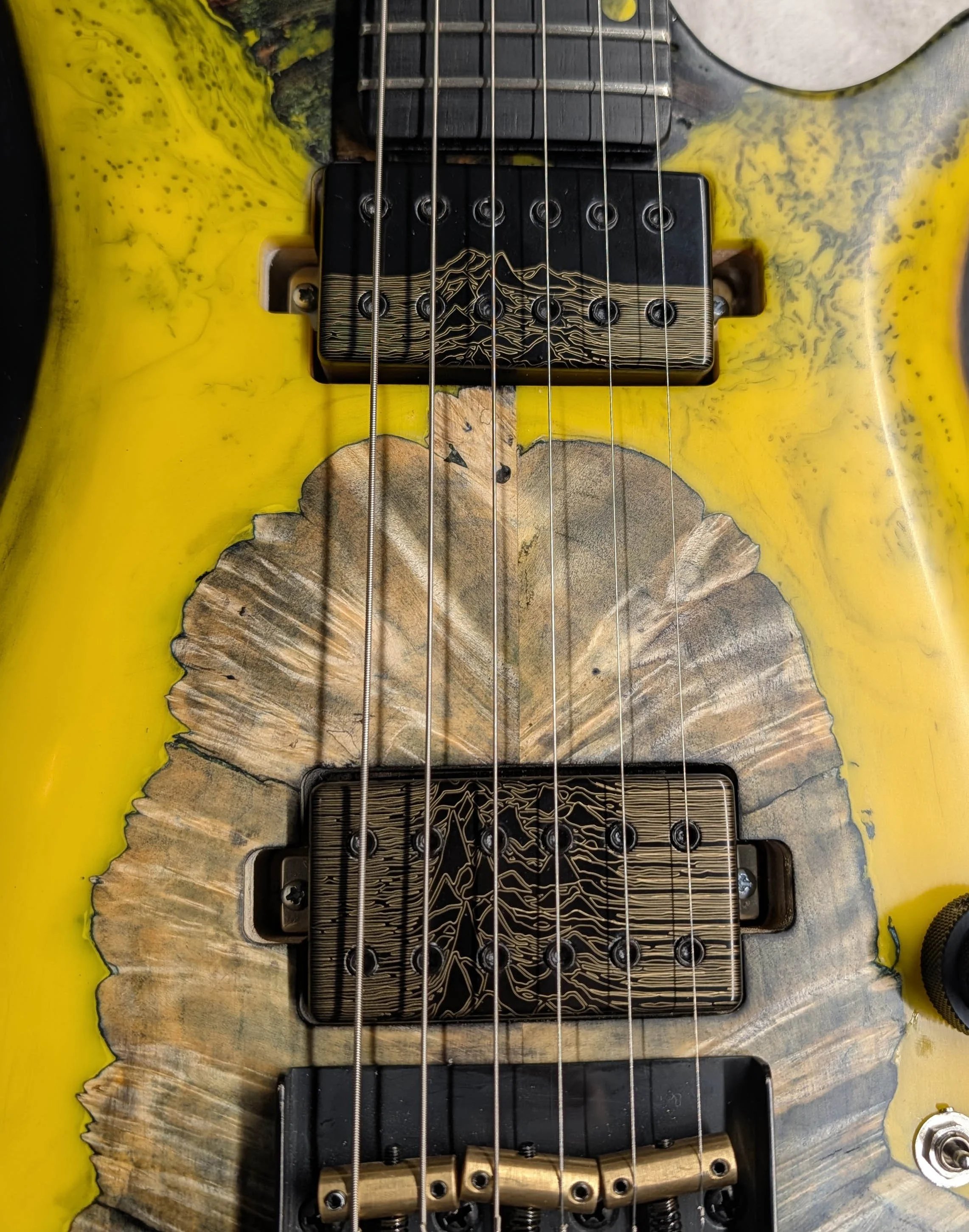 NS2_Black&Yellow_pickups.jpg