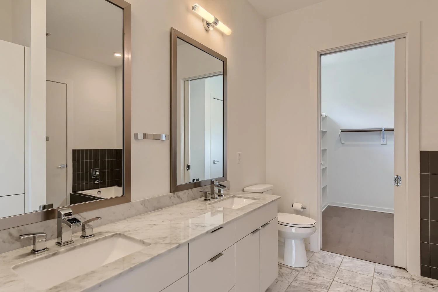 207 W Johanna St 108 Austin TX-large-022-028-Primary Bathroom-1500x1000-72dpi.jpg