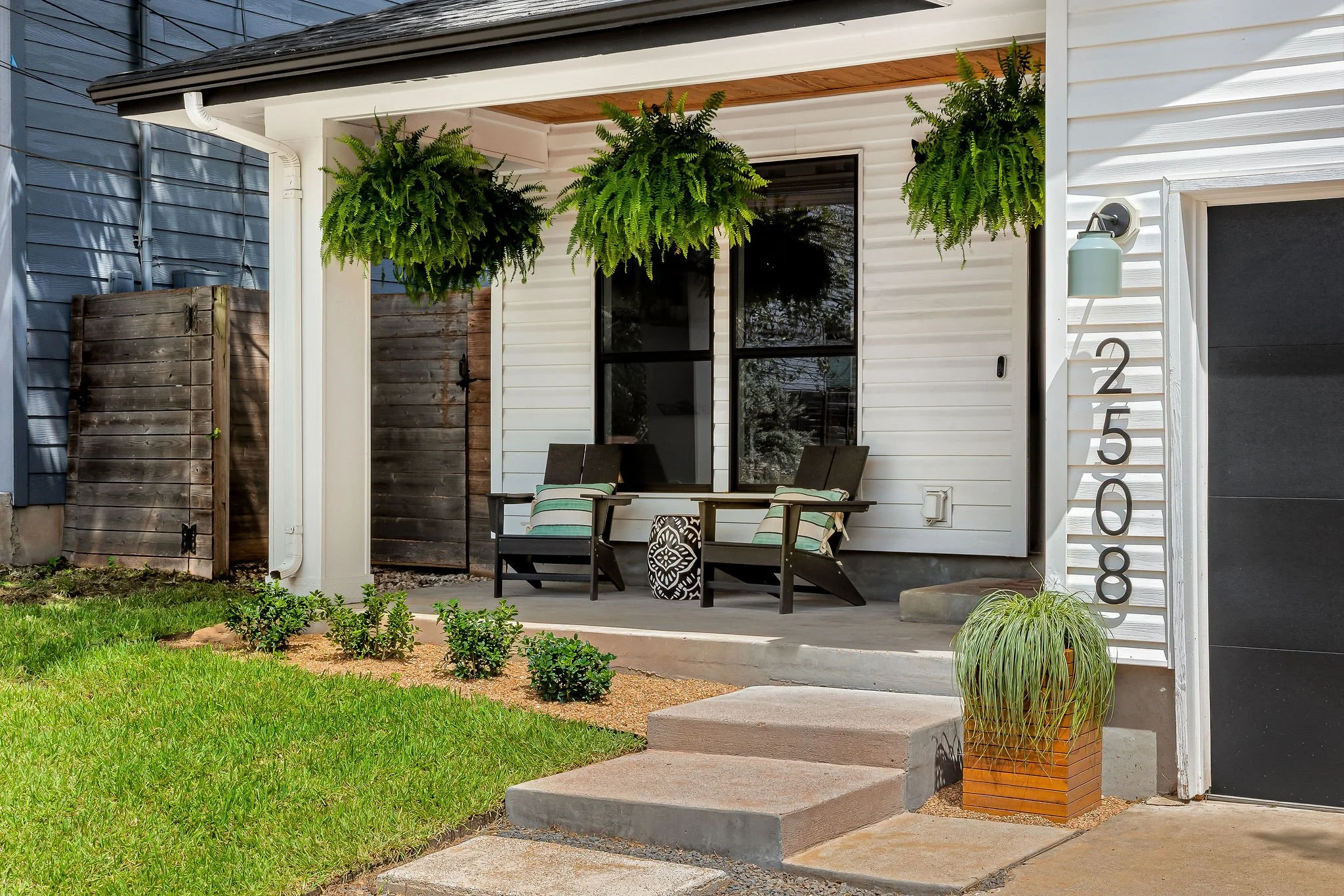 Ourhouse007_Exterior.jpg