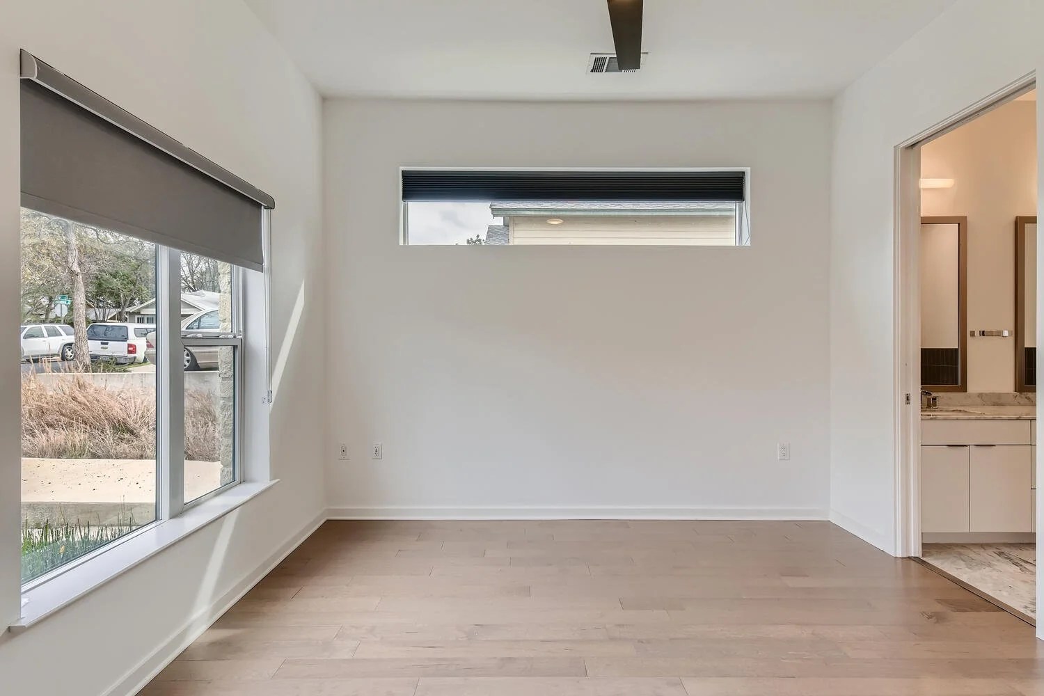 207 W Johanna St 108 Austin TX-large-019-016-Primary Bedroom-1500x1000-72dpi.jpg