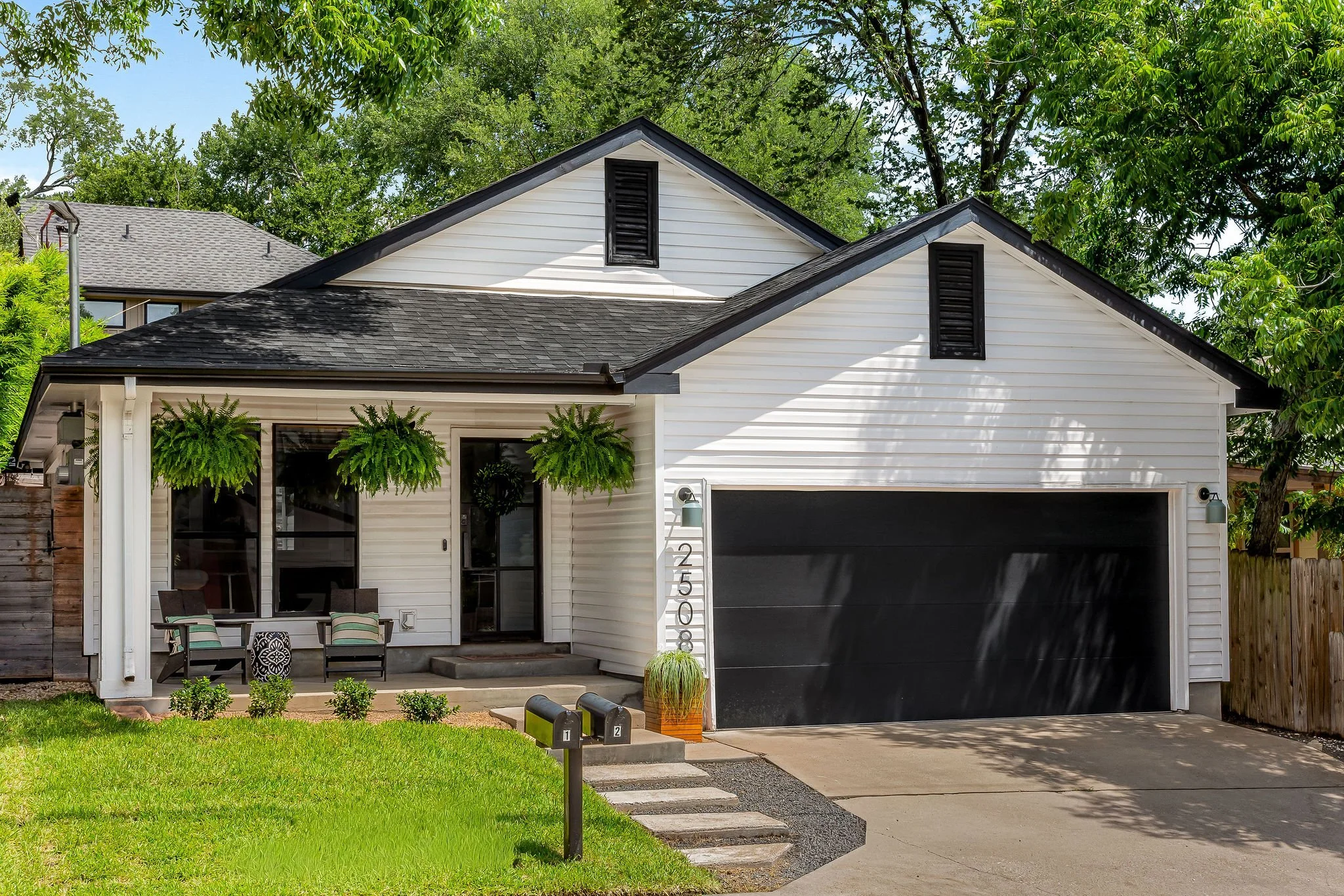 Ourhouse004_Exterior.jpg