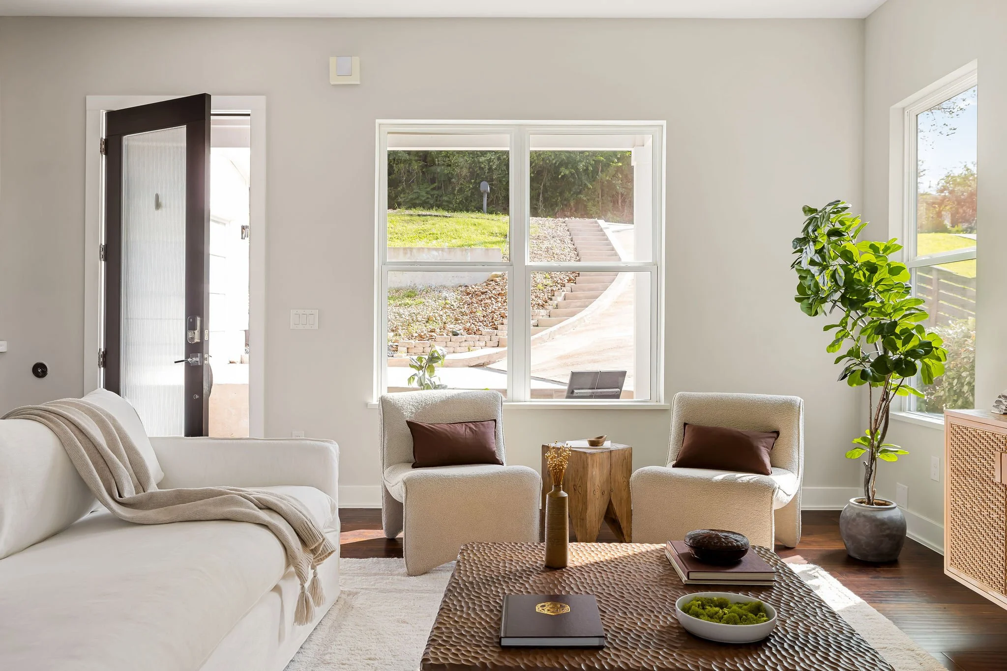 Ourhouse010_LivingRoom.jpg