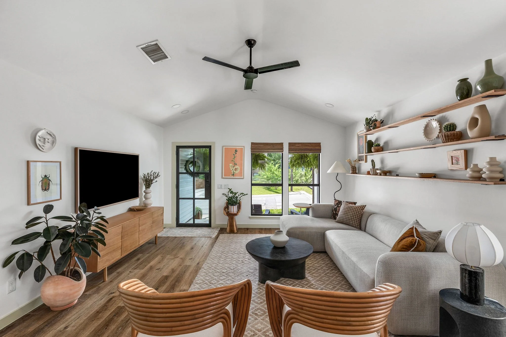 Ourhouse009_LivingRoom.jpg