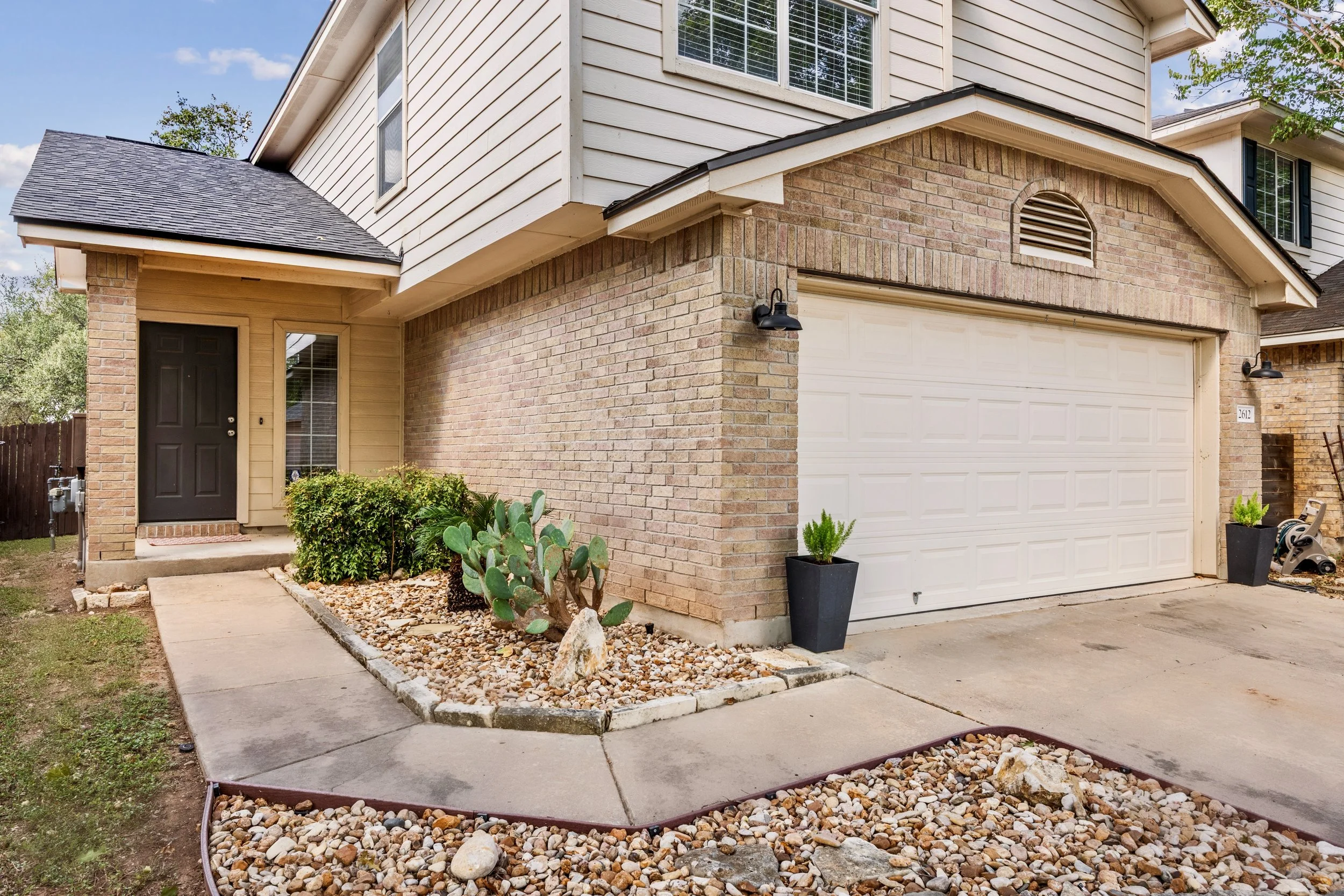 Front walkway.JPG