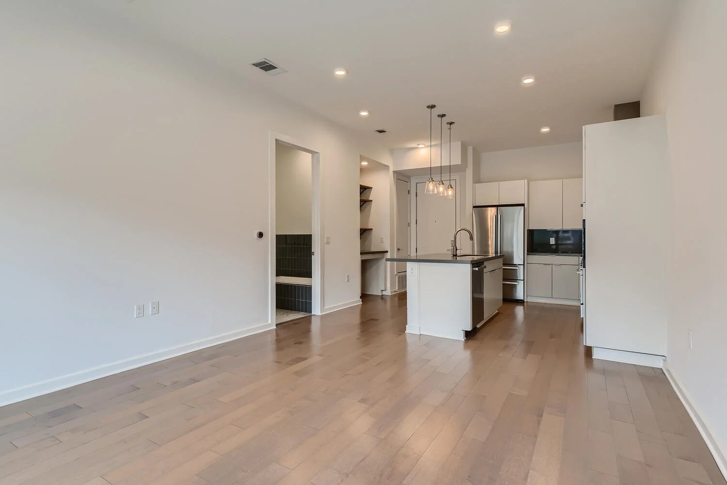 207 W Johanna St 108 Austin TX-large-010-011-Living Room-1500x1000-72dpi.jpg